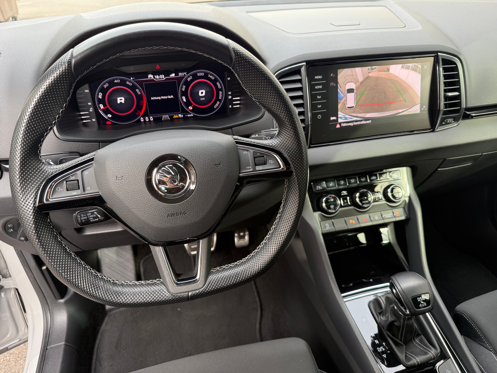 SKODA Karoq 2.0 TSI SportLine 4x4 DSG *Standheizung *Automat *Klimatisierungsautomatik *Rückfahrkamera *Start/Stop *Sitzheizung-image-10