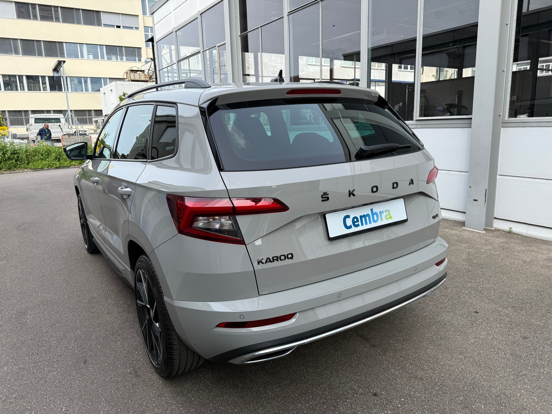 SKODA Karoq 2.0 TSI SportLine 4x4 DSG *Standheizung *Automat *Klimatisierungsautomatik *Rückfahrkamera *Start/Stop *Sitzheizung-image-5
