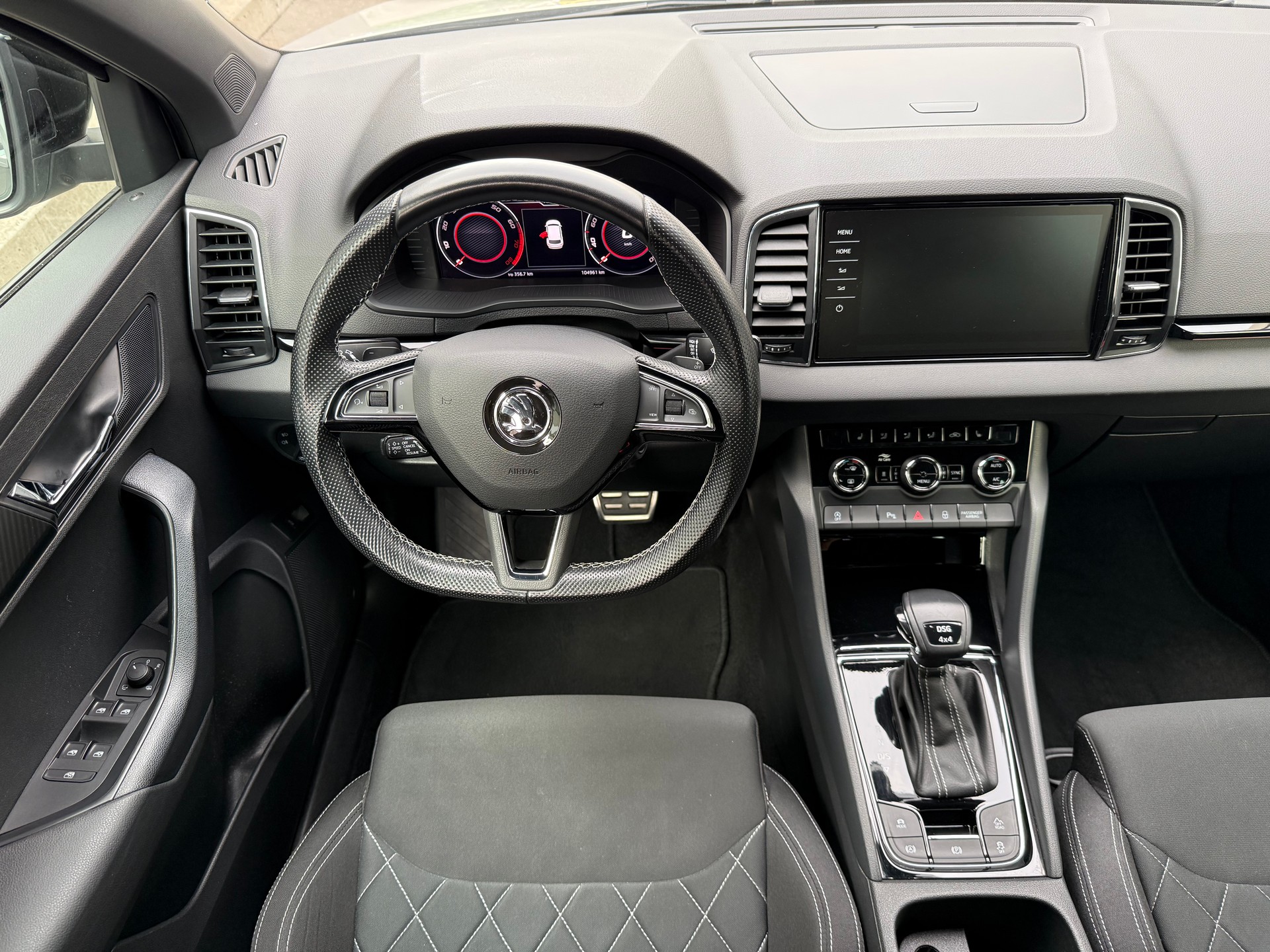 SKODA Karoq 2.0 TSI SportLine 4x4 DSG *Standheizung *Automat *Klimatisierungsautomatik *Rückfahrkamera *Start/Stop *Sitzheizung-image-9