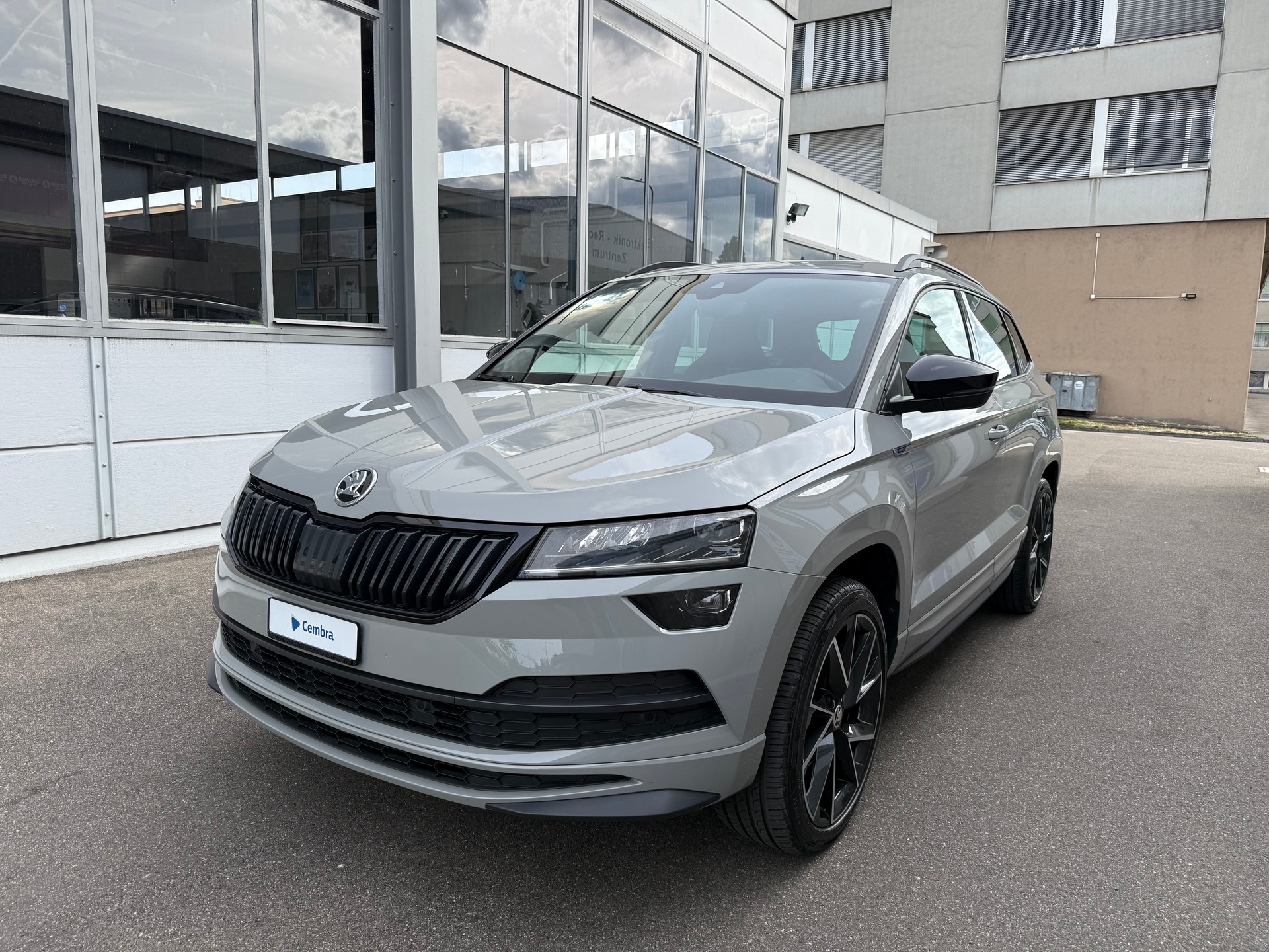 SKODA Karoq 2.0 TSI SportLine 4x4 DSG *Standheizung *Automat *Klimatisierungsautomatik *Rückfahrkamera *Start/Stop *Sitzheizung