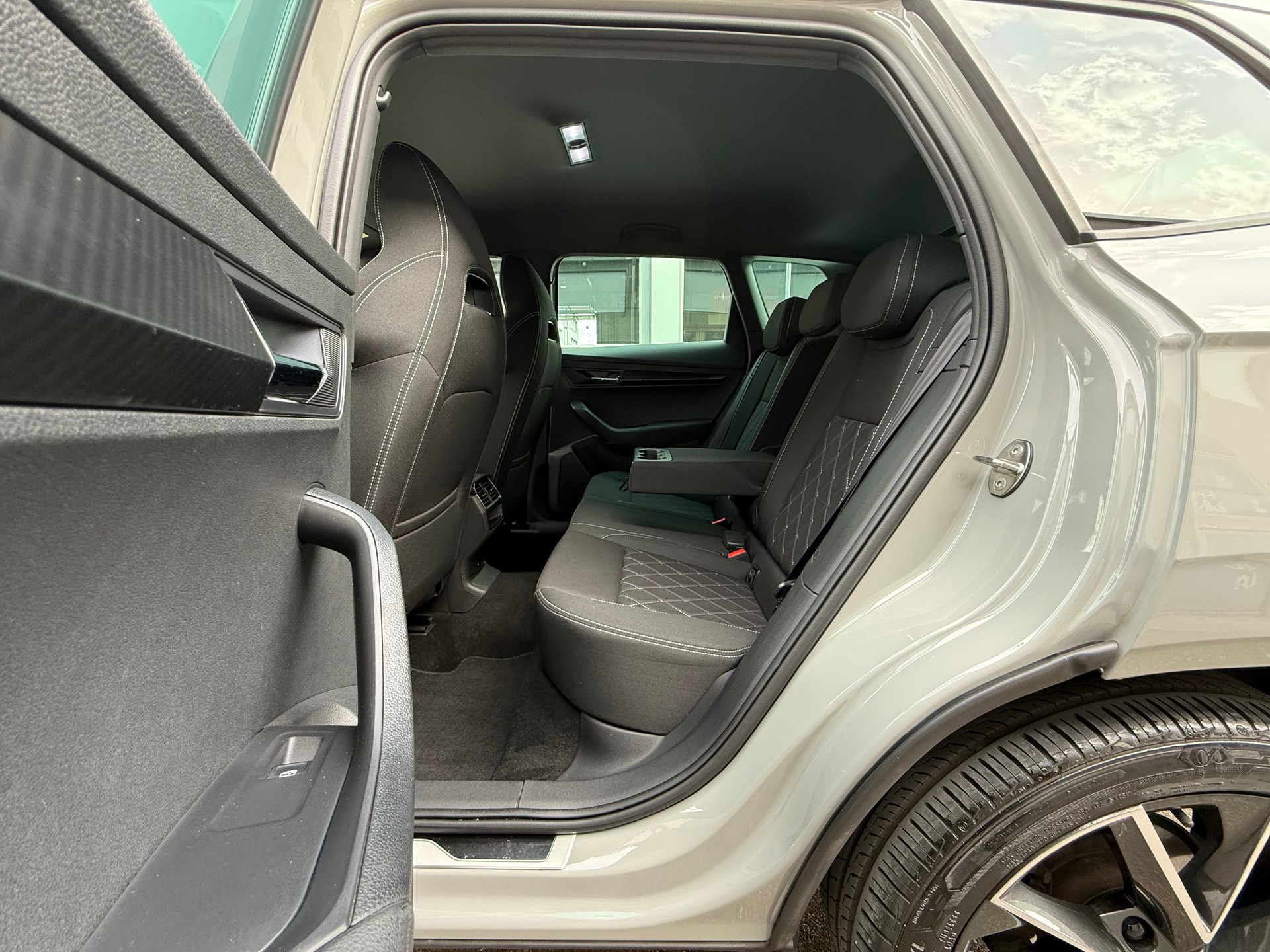 SKODA Karoq 2.0 TSI SportLine 4x4 DSG *Standheizung *Automat *Klimatisierungsautomatik *Rückfahrkamera *Start/Stop *Sitzheizung-image-13
