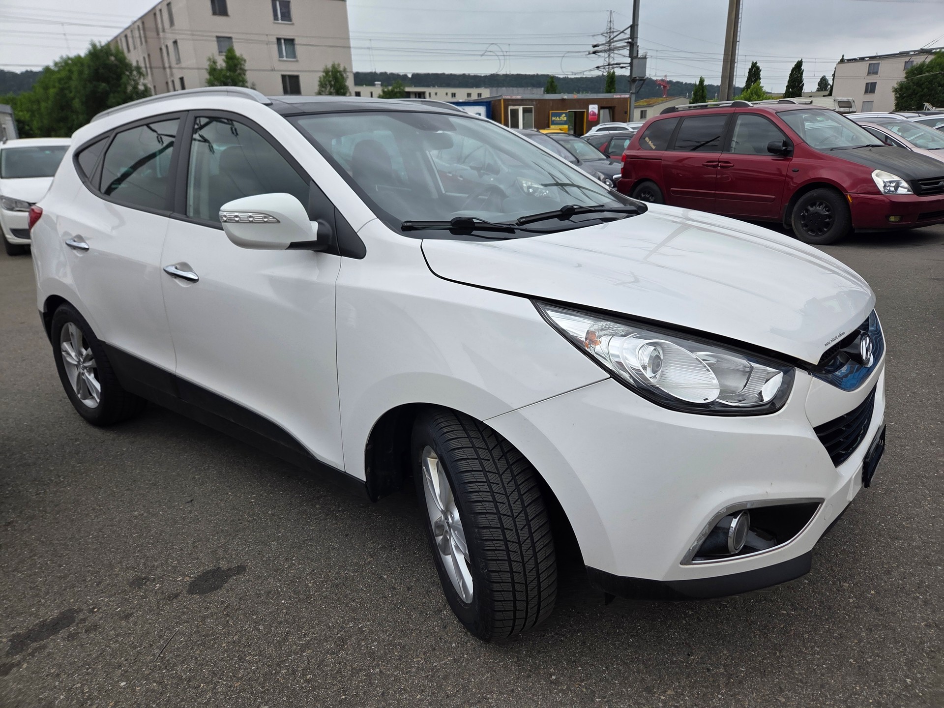 HYUNDAI iX 35 2.0 CRDi Premium 4WD Automatic-image-4
