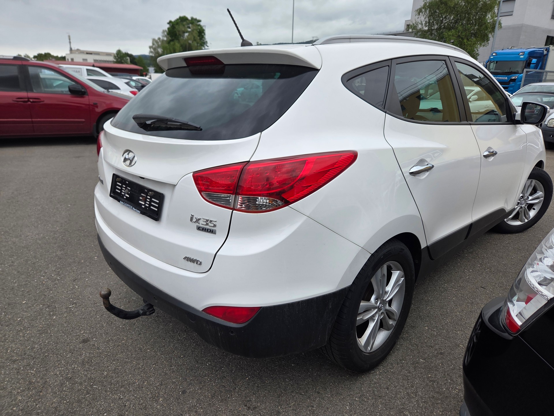 HYUNDAI iX 35 2.0 CRDi Premium 4WD Automatic-image-2