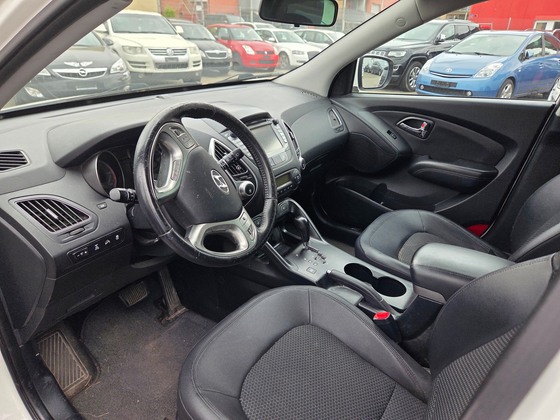 HYUNDAI iX 35 2.0 CRDi Premium 4WD Automatic-image-8