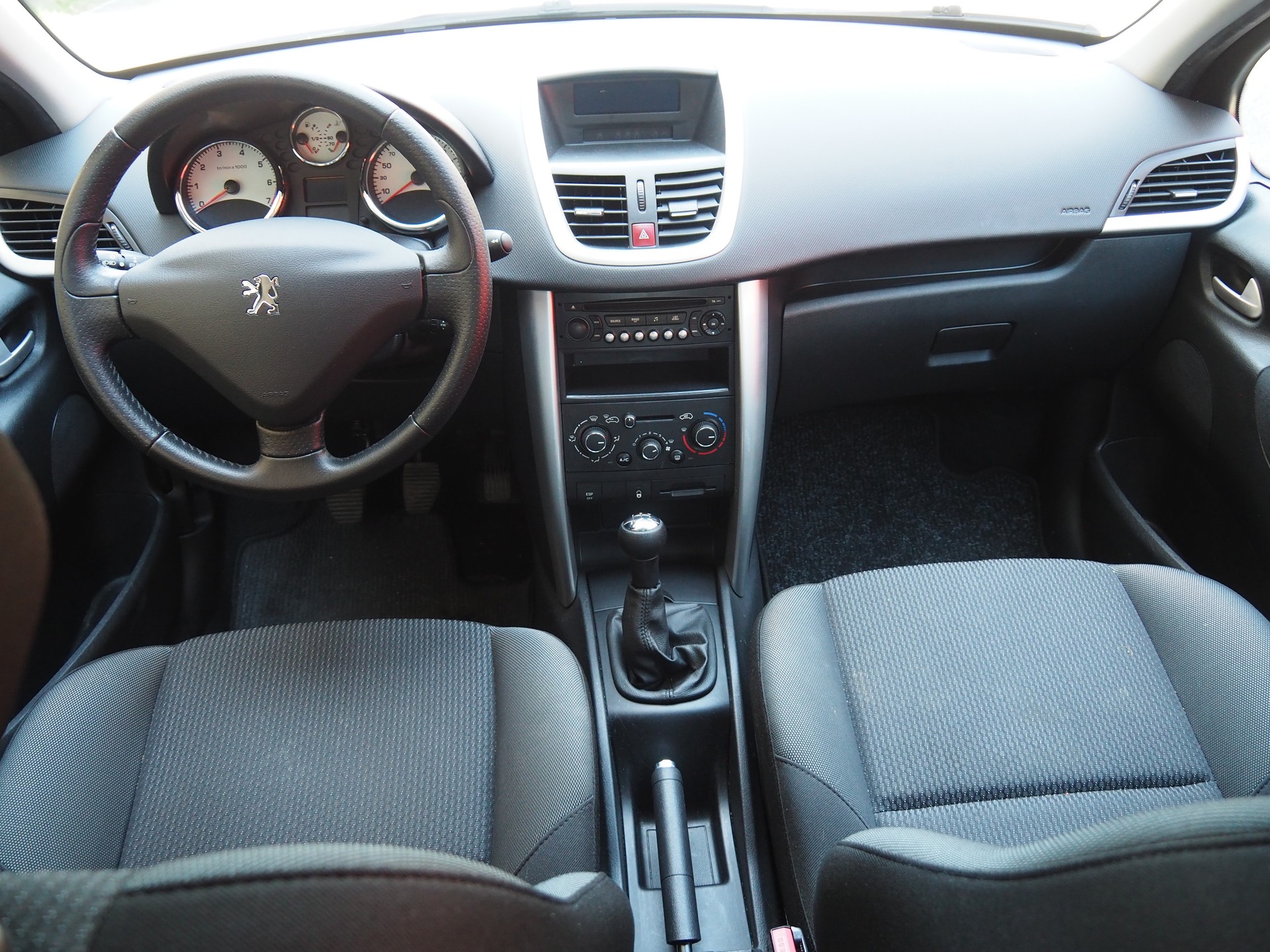 PEUGEOT 207 1.4 16V Active-image-9