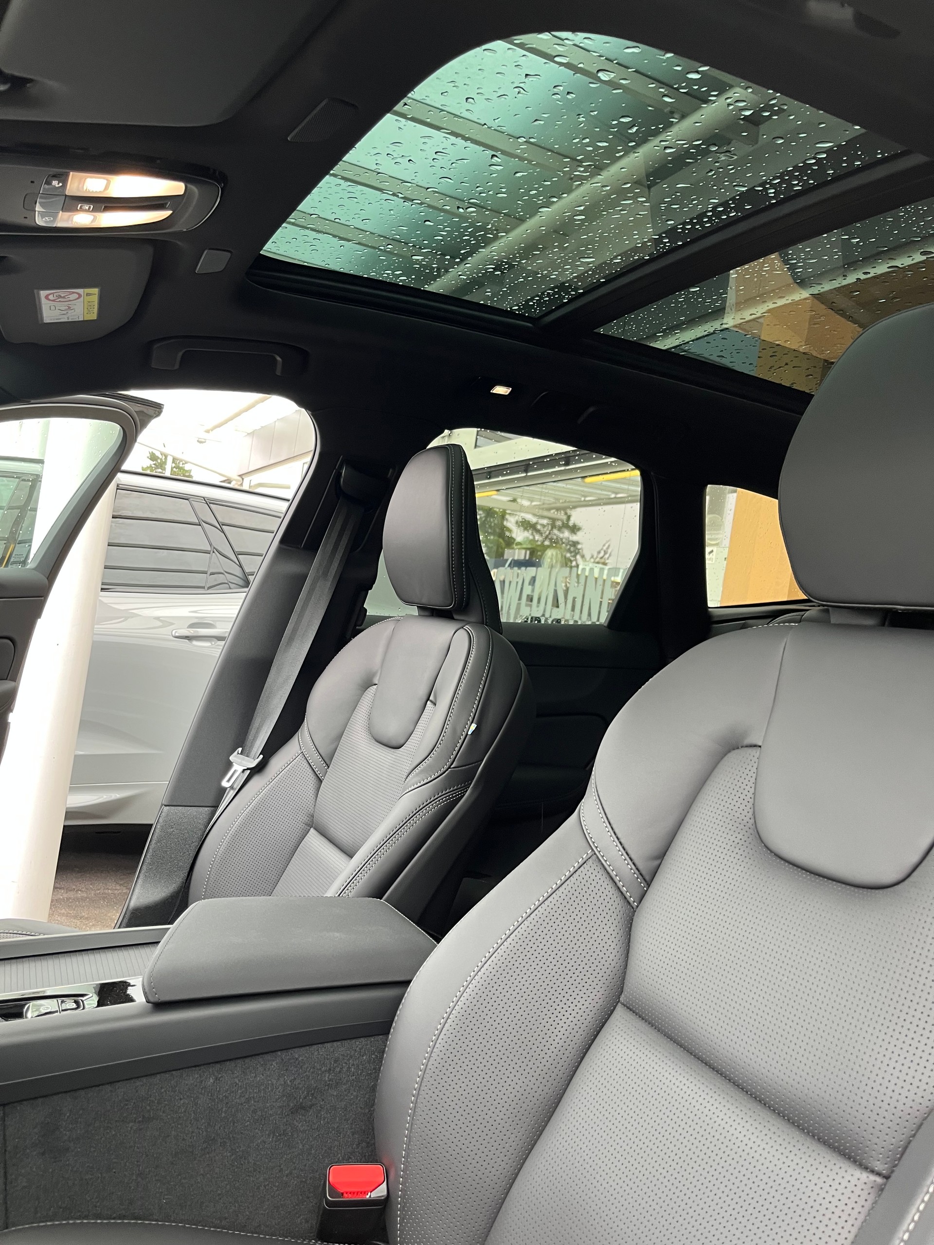 VOLVO 2.0 B5 MH Black Edition AWD-image-4