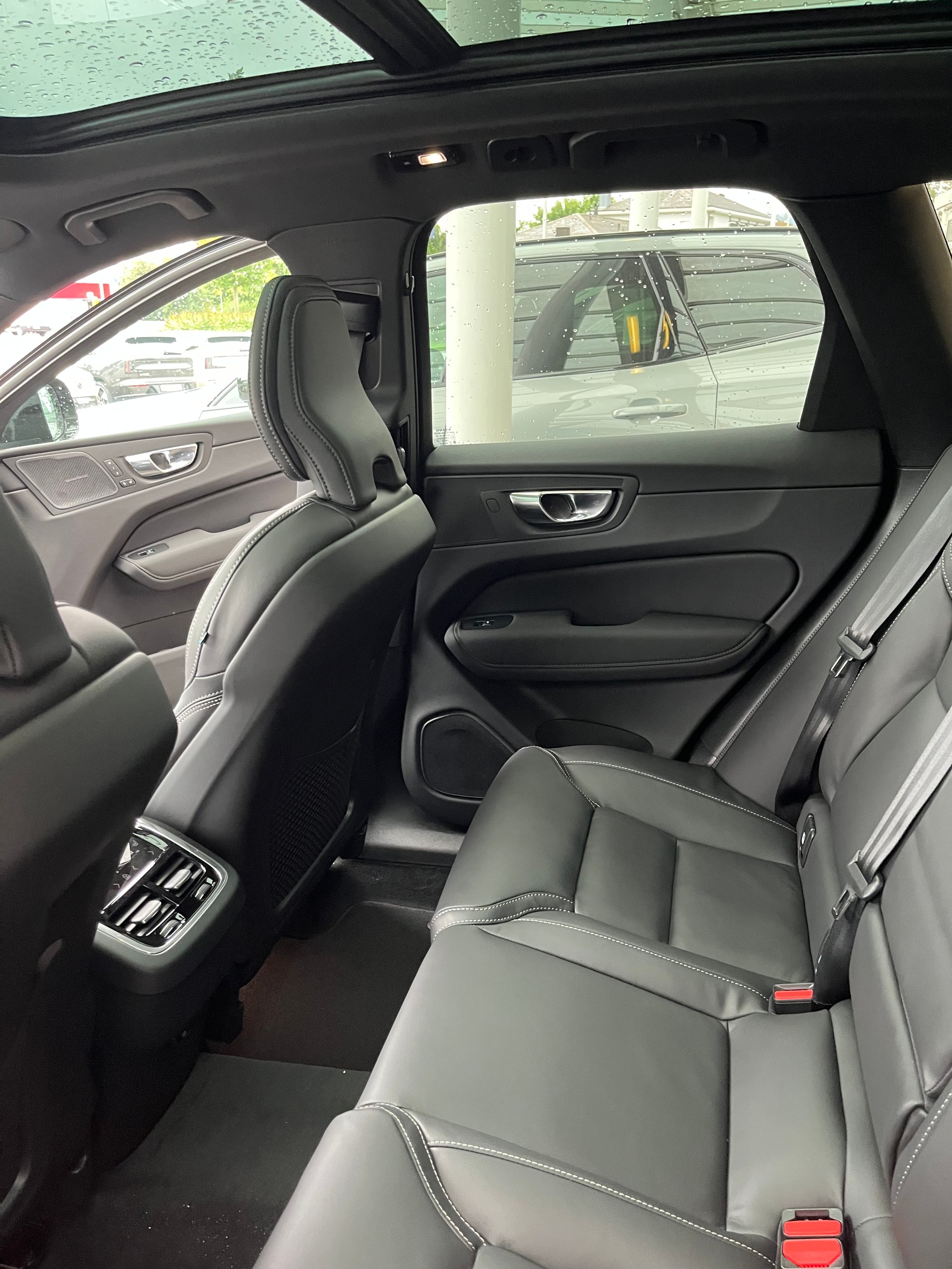 VOLVO 2.0 B5 MH Black Edition AWD-image-3
