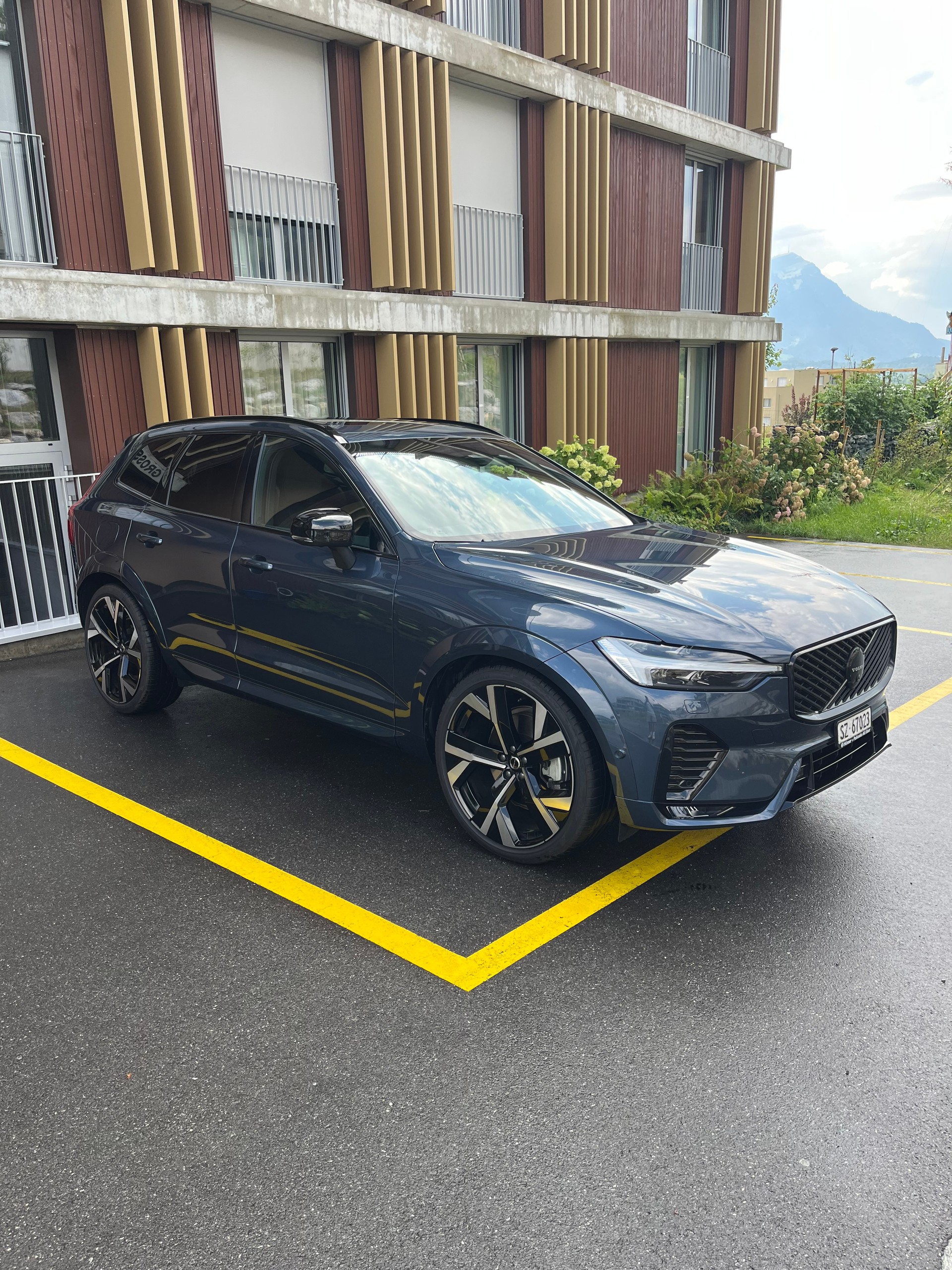 VOLVO 2.0 B5 MH Black Edition AWD (0% Zins Leasingübernahme)-image-0
