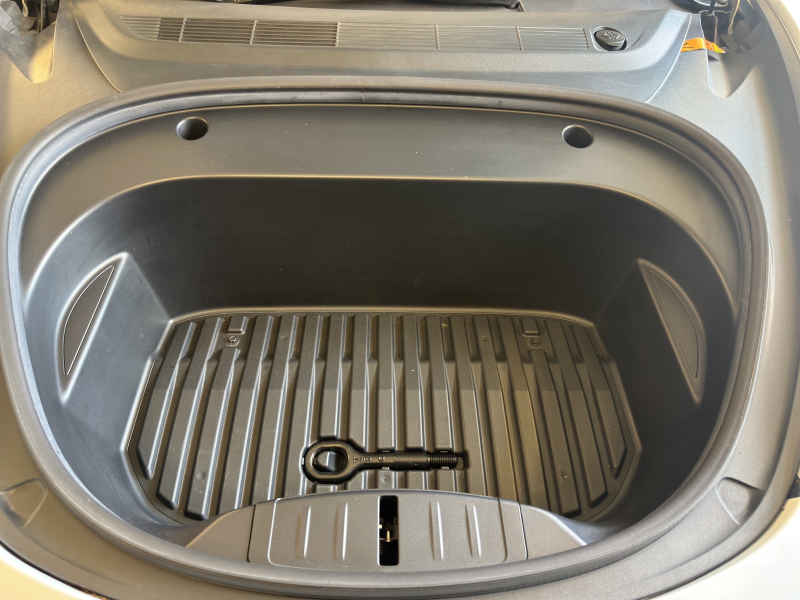 TESLA Model 3-image-12