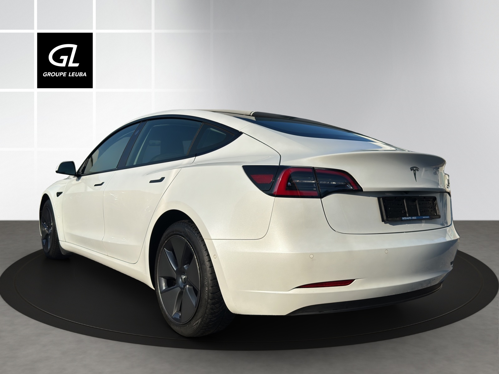 TESLA Model 3-image-3
