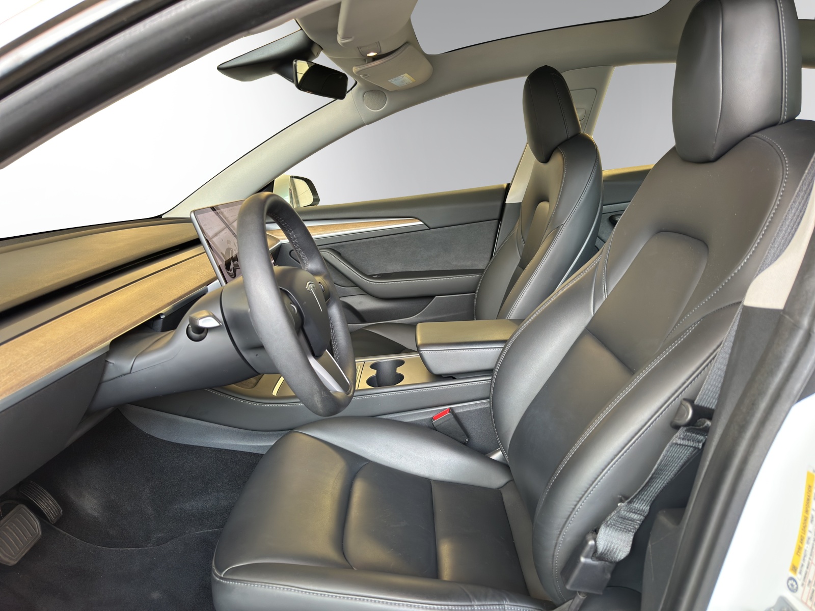 TESLA Model 3-image-5
