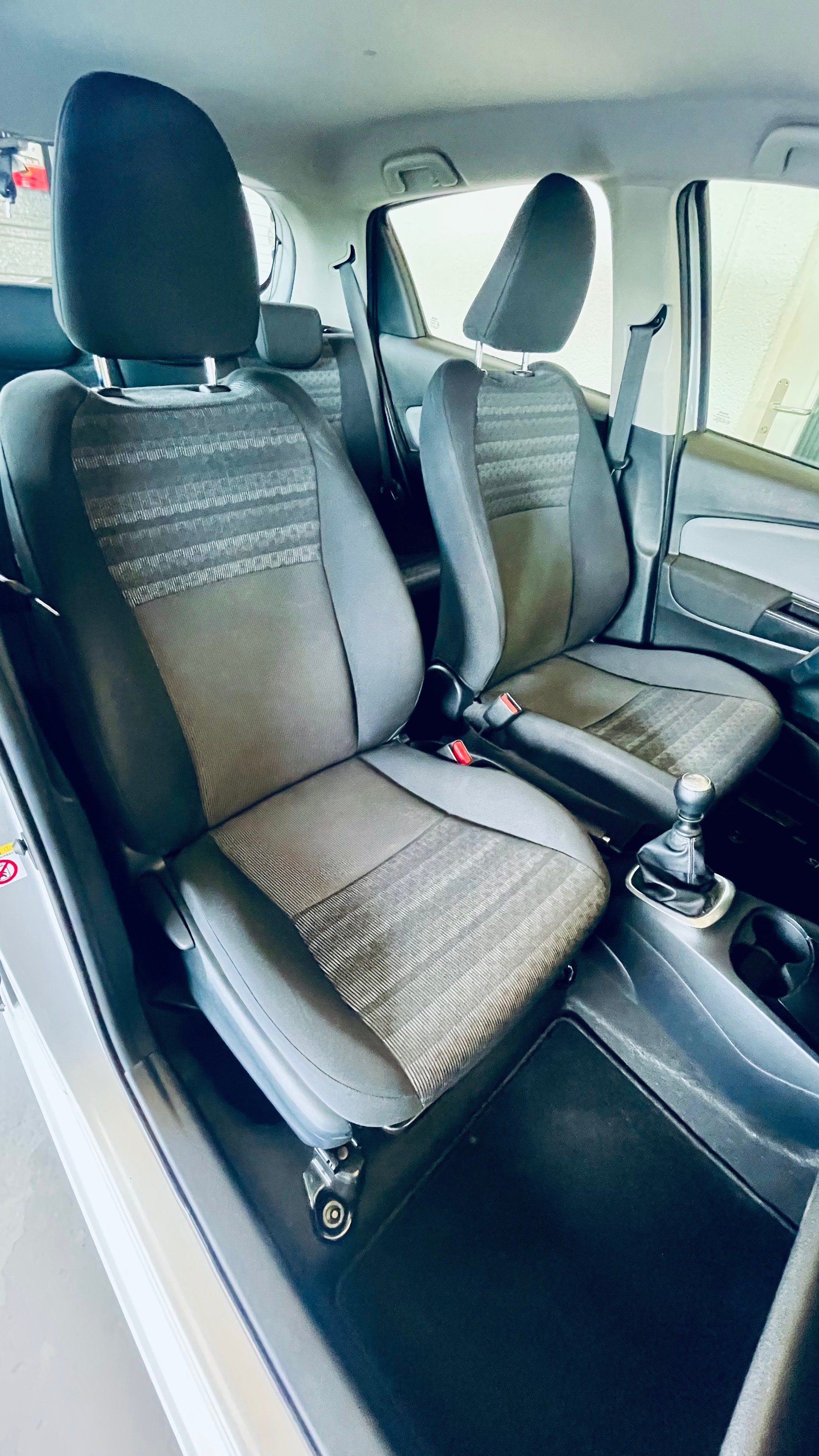 TOYOTA Yaris 1.33 Sol Premium "EDITION S"-image-11