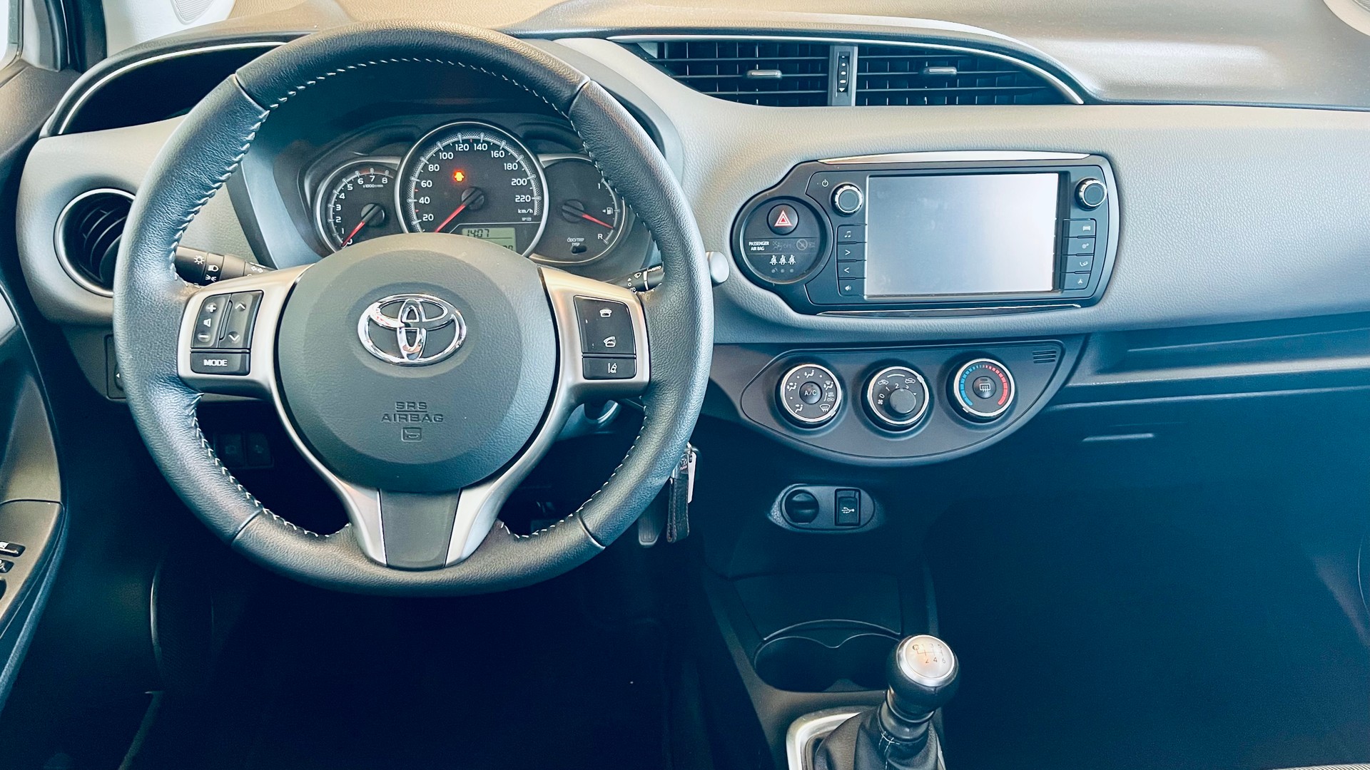 TOYOTA Yaris 1.33 Sol Premium "EDITION S"-image-10
