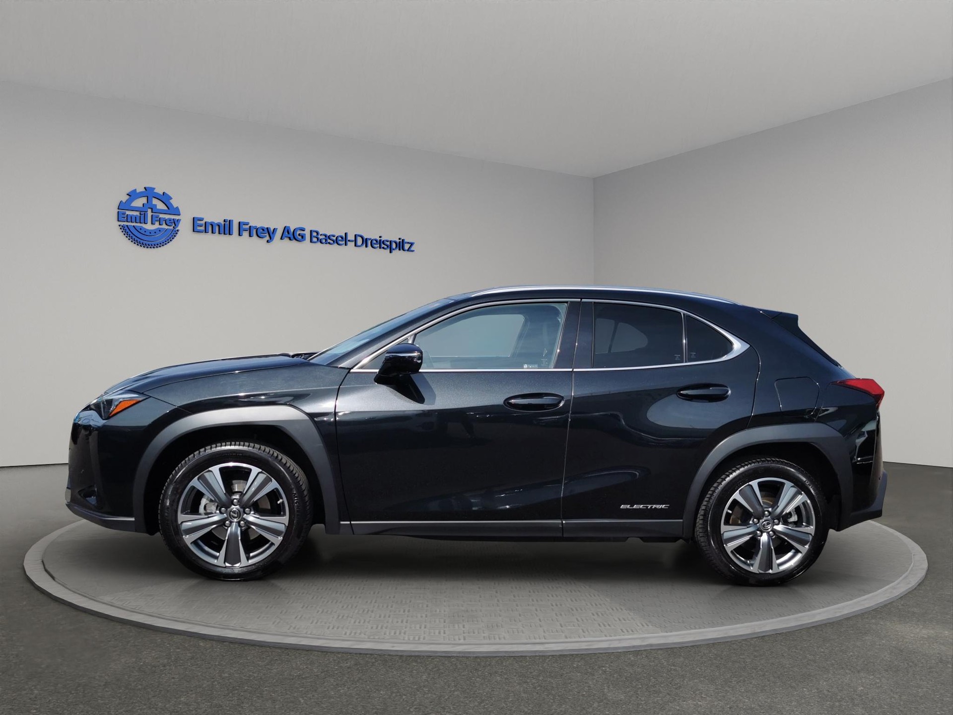 LEXUS UX 300e Excellence-image-2
