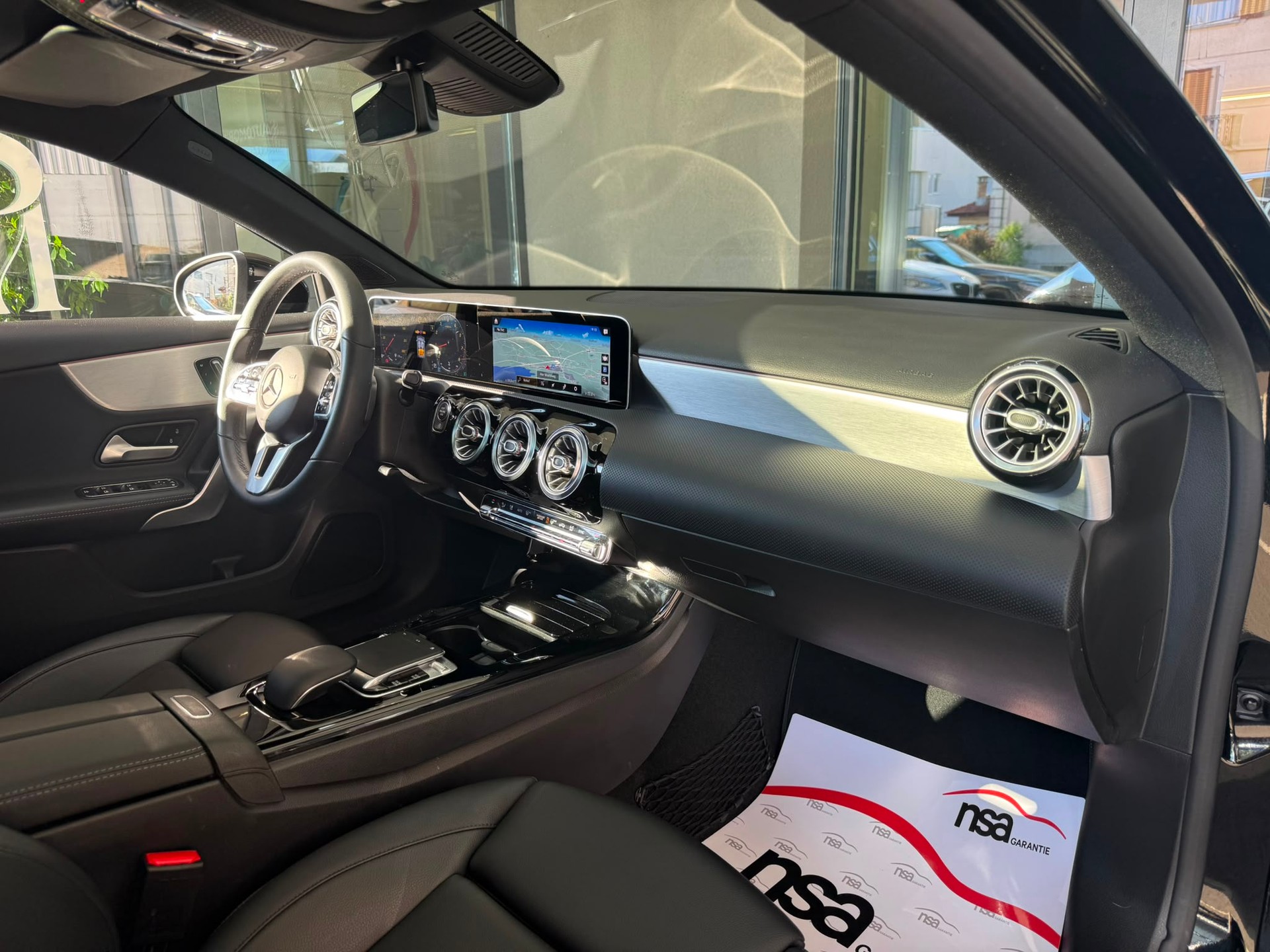 MERCEDES-BENZ A 180 AMG Line *Panodach* *Burmester* *CH Fahrzeug* 7G-DCT-image-13