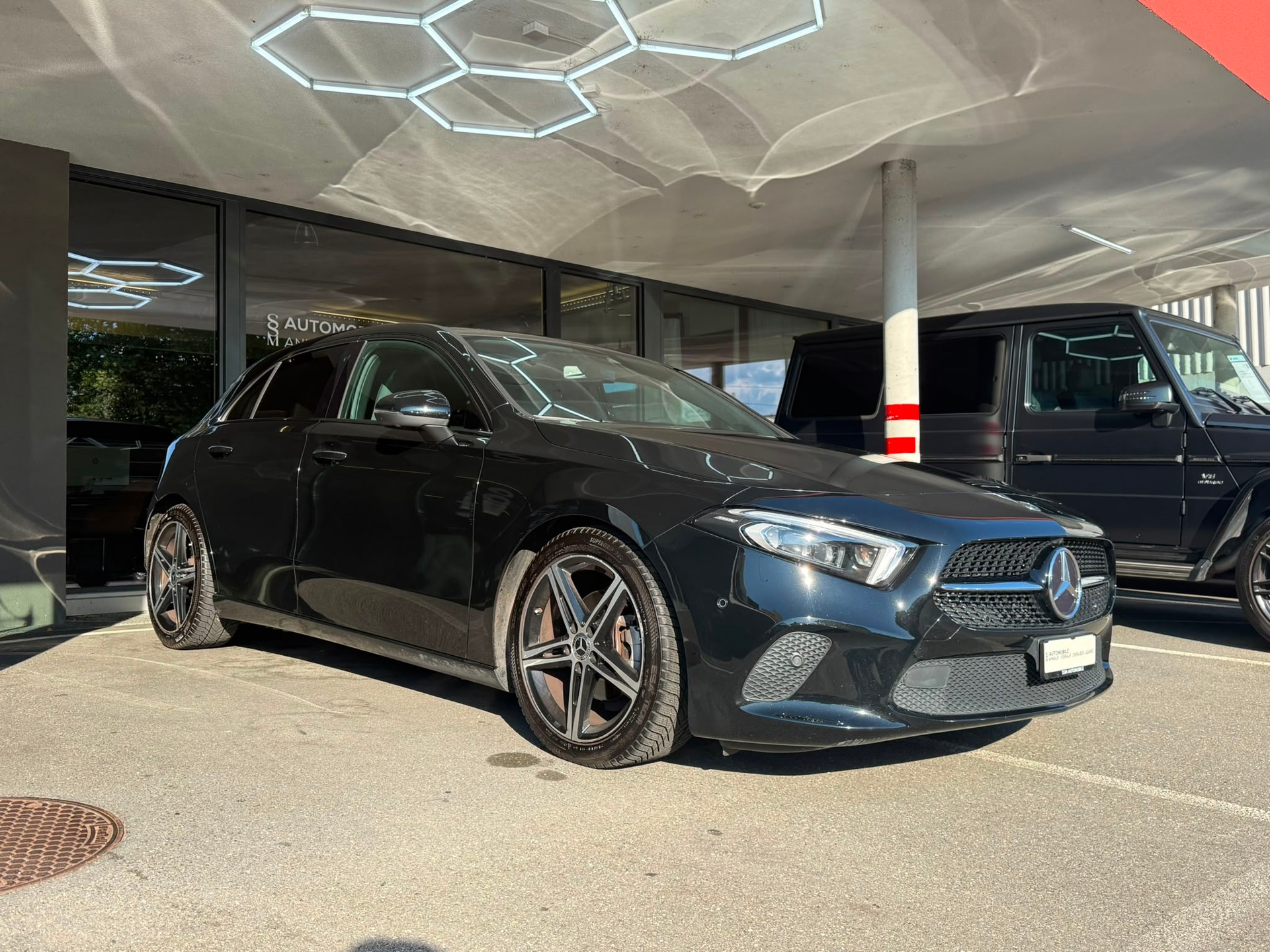 MERCEDES-BENZ A 180 AMG Line *Panodach* *Burmester* *CH Fahrzeug* 7G-DCT-image-2