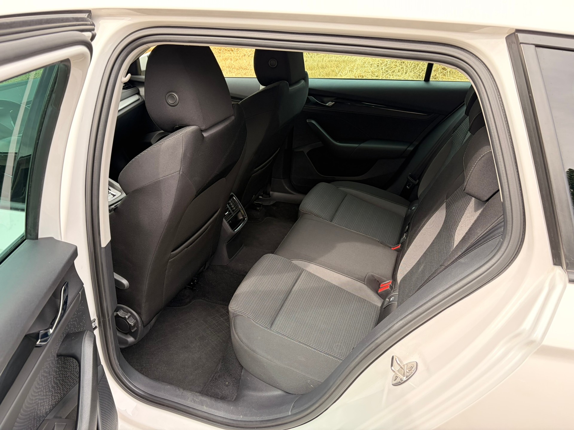 SKODA 2.0 TDI 150 Ambition DSG-image-5