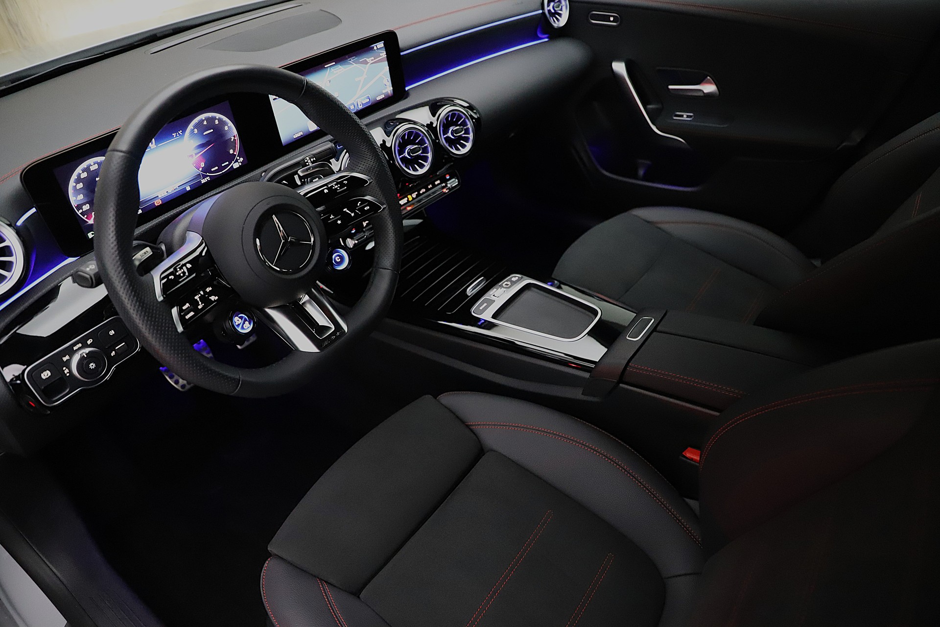 MERCEDES-BENZ CLA 35 AMG 4Matic 8G-DCT Premium Paket und Night Paket I+II-image-4