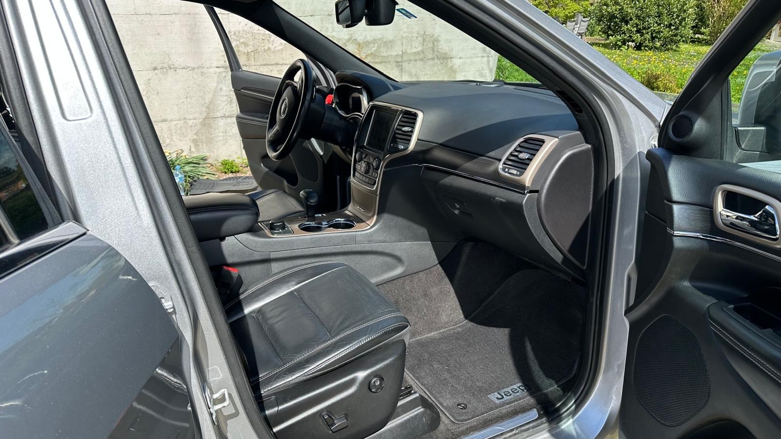 JEEP Grand Cherokee 3.0 CRD Overland Automatic-image-11