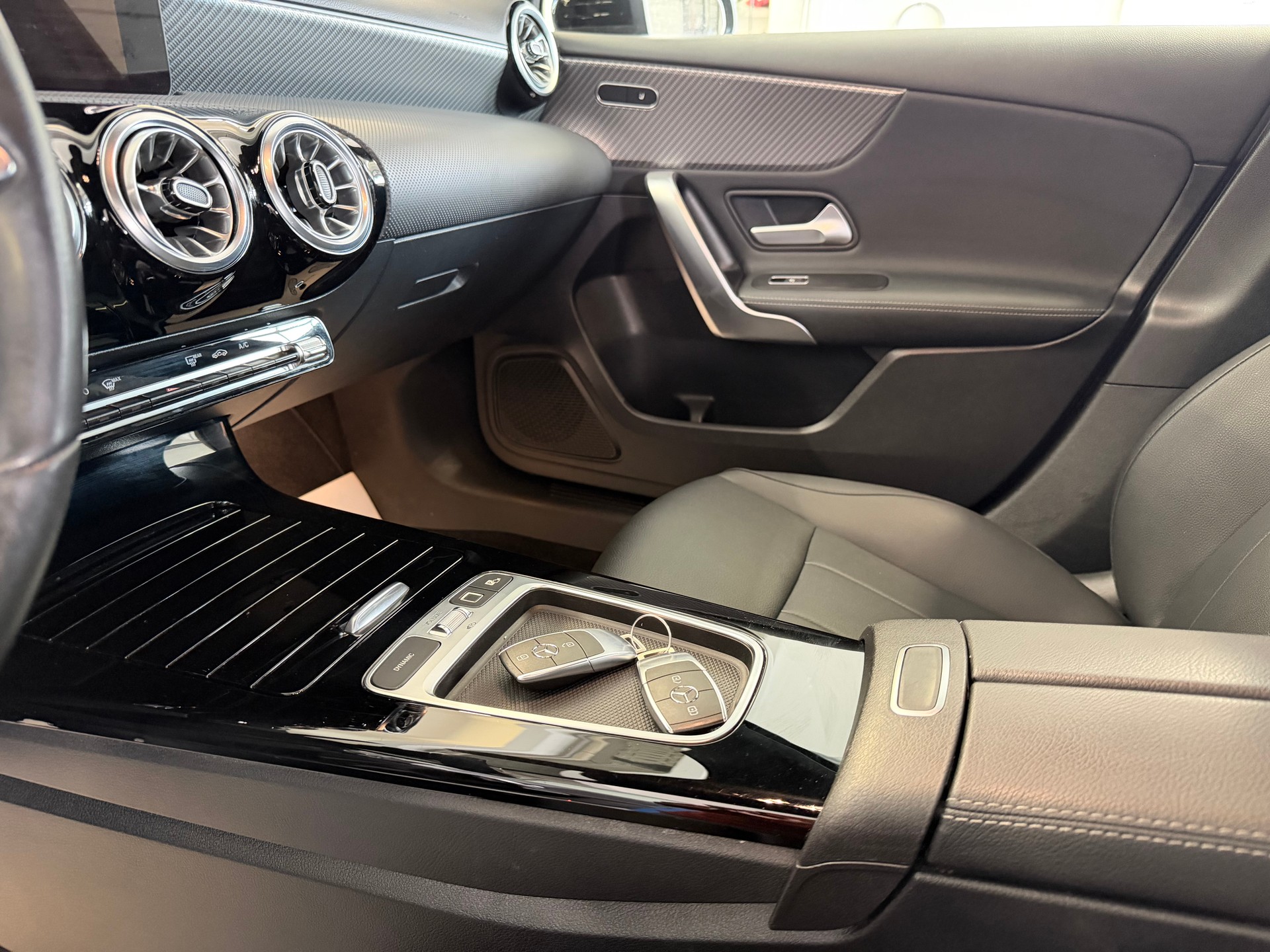 MERCEDES-BENZ A 180 7G-DCT-image-9
