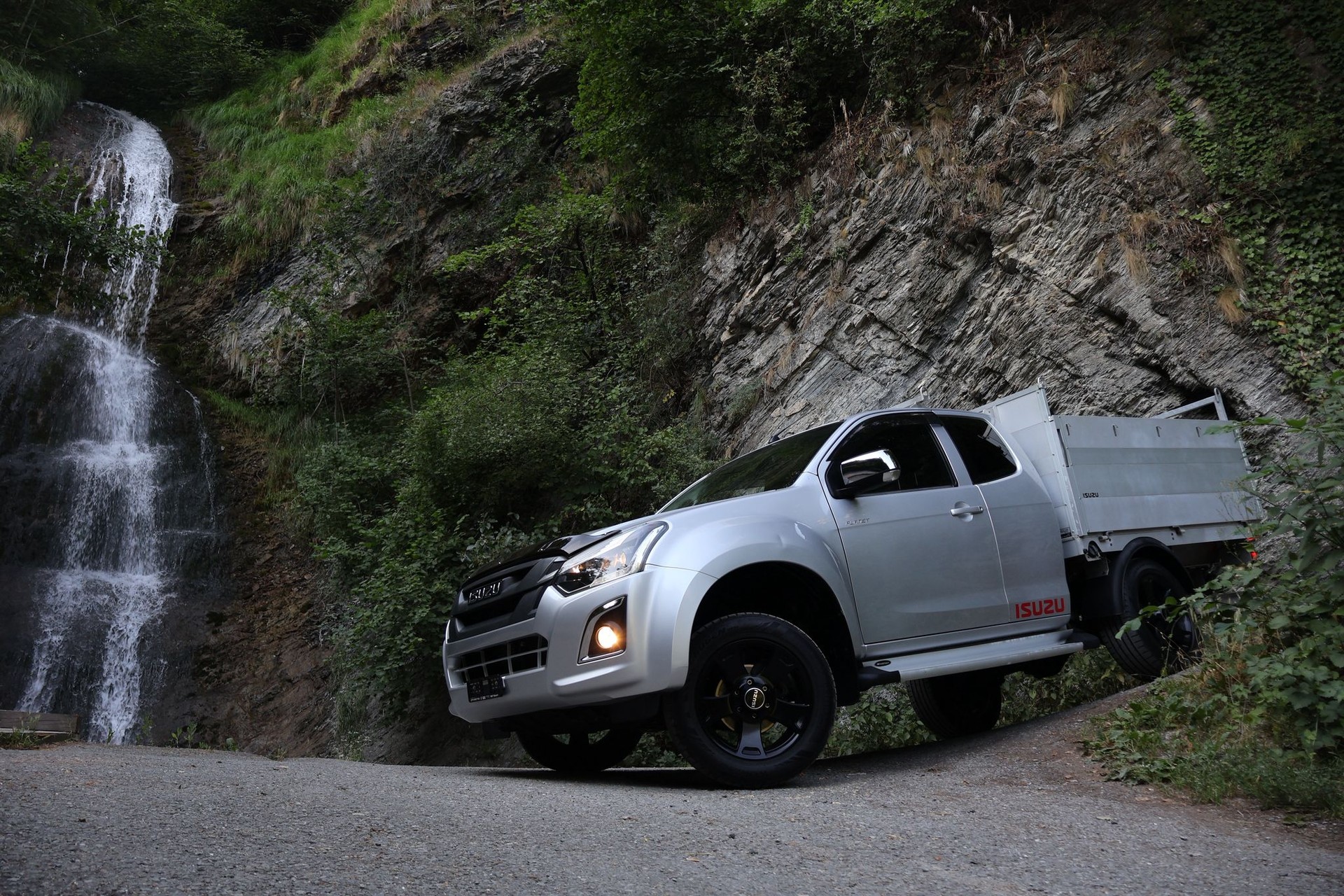 ISUZU D-MAX-image-0