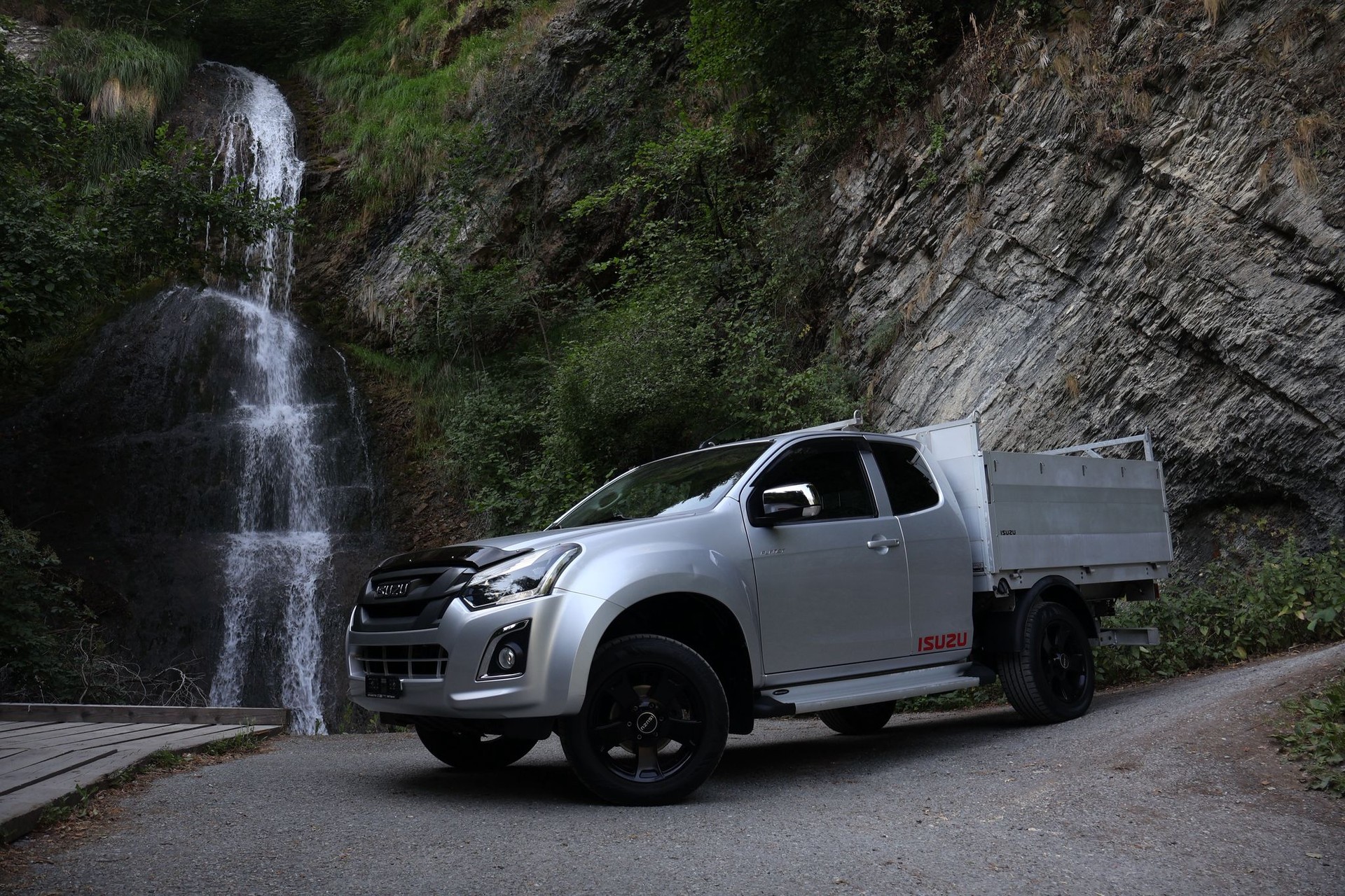 ISUZU D-MAX-image-1