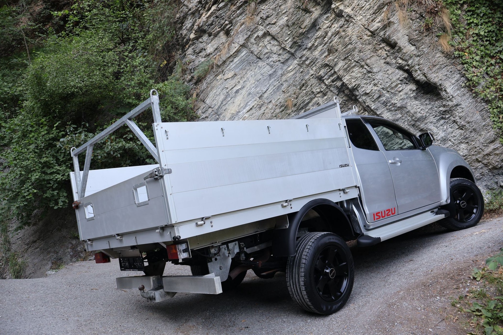 ISUZU D-MAX-image-5