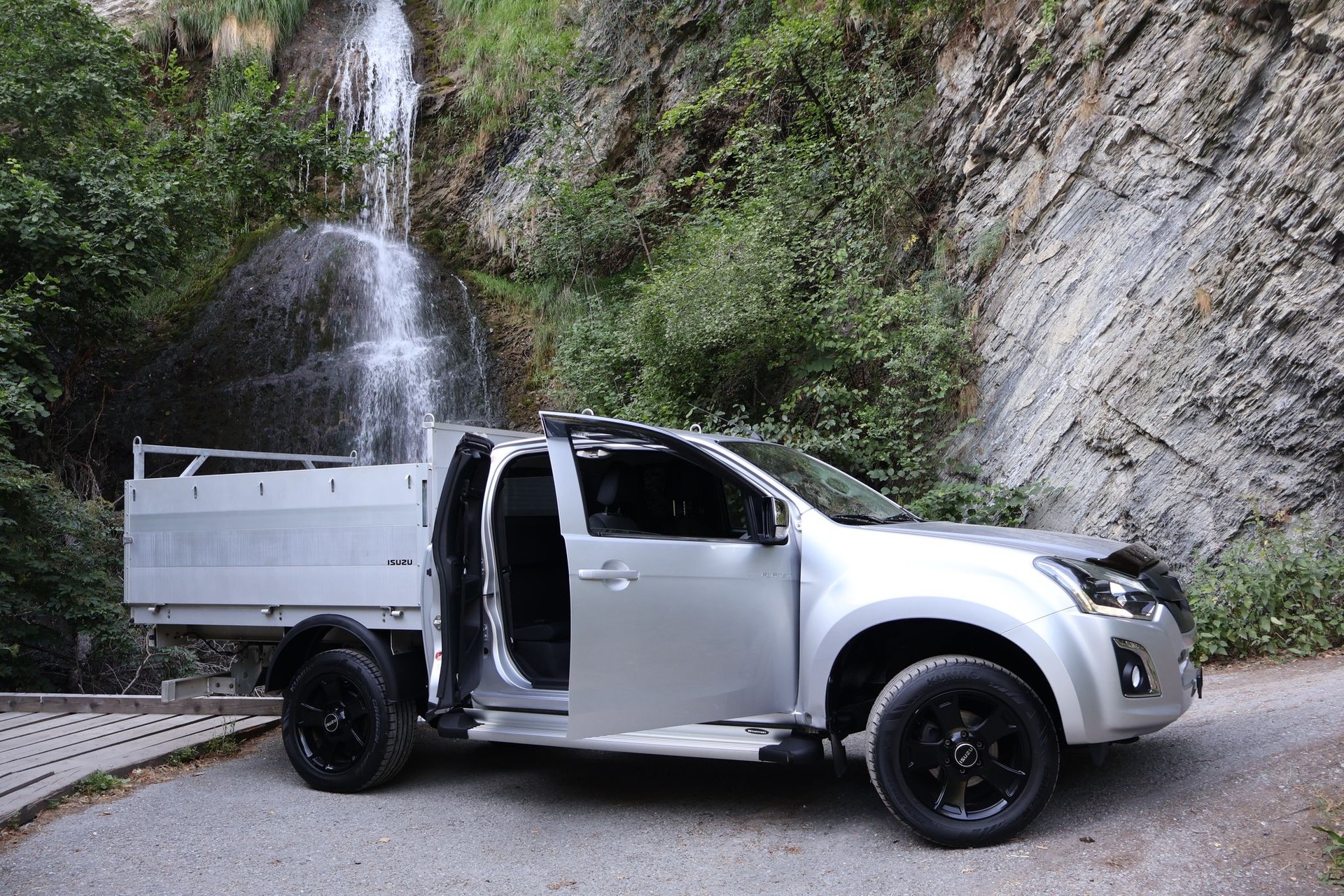 ISUZU D-MAX-image-4