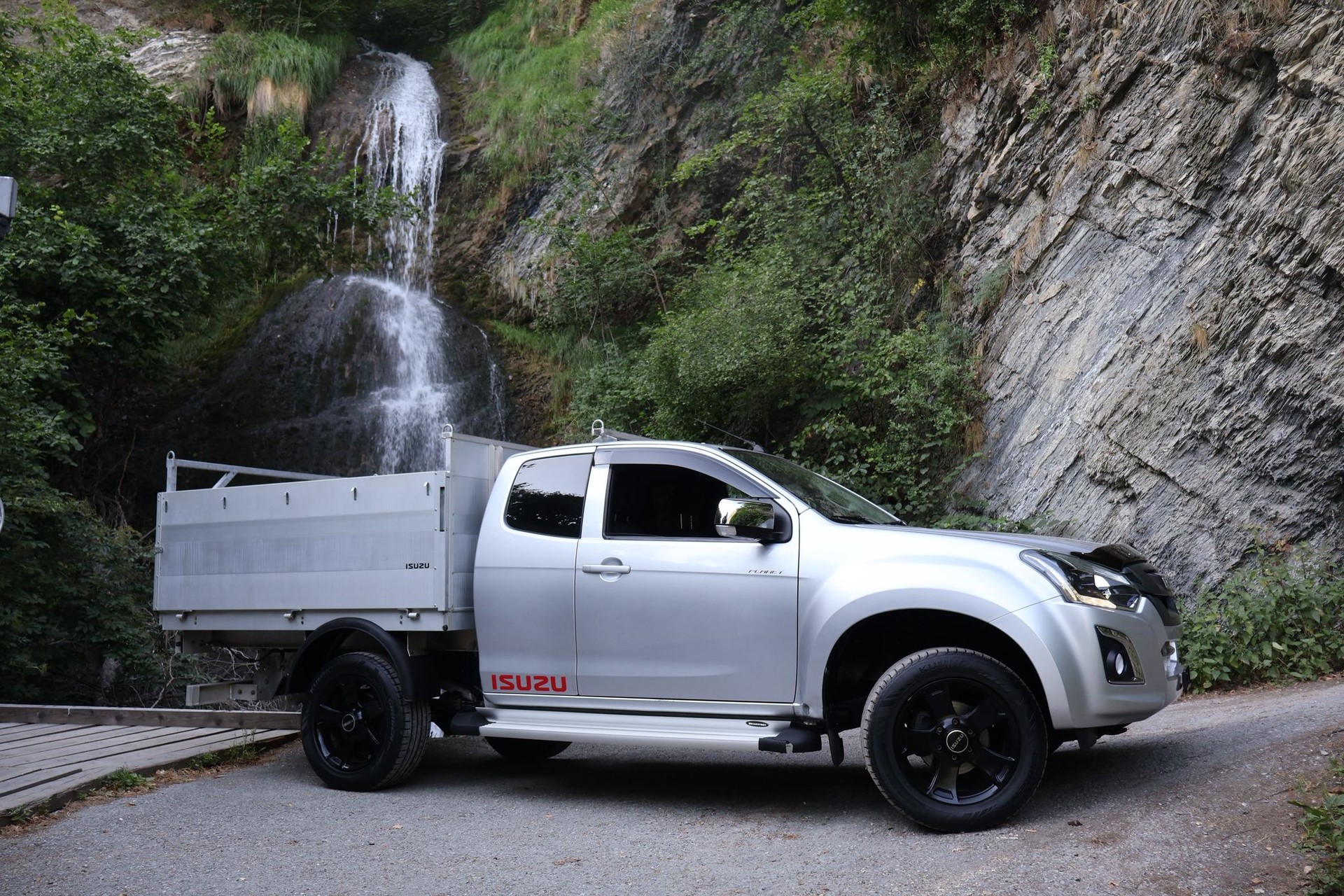 ISUZU D-MAX-image-3