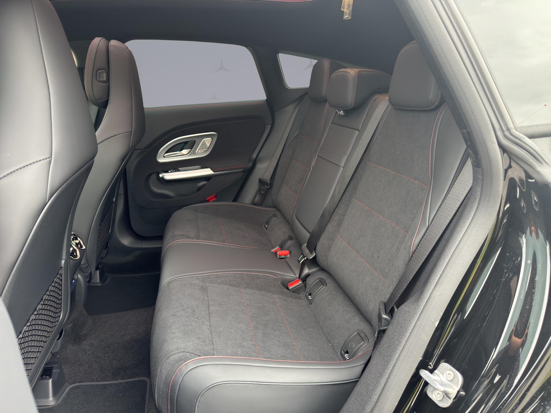 MERCEDES-BENZ CLA 220 4-Matic Shooting Brake-image-12