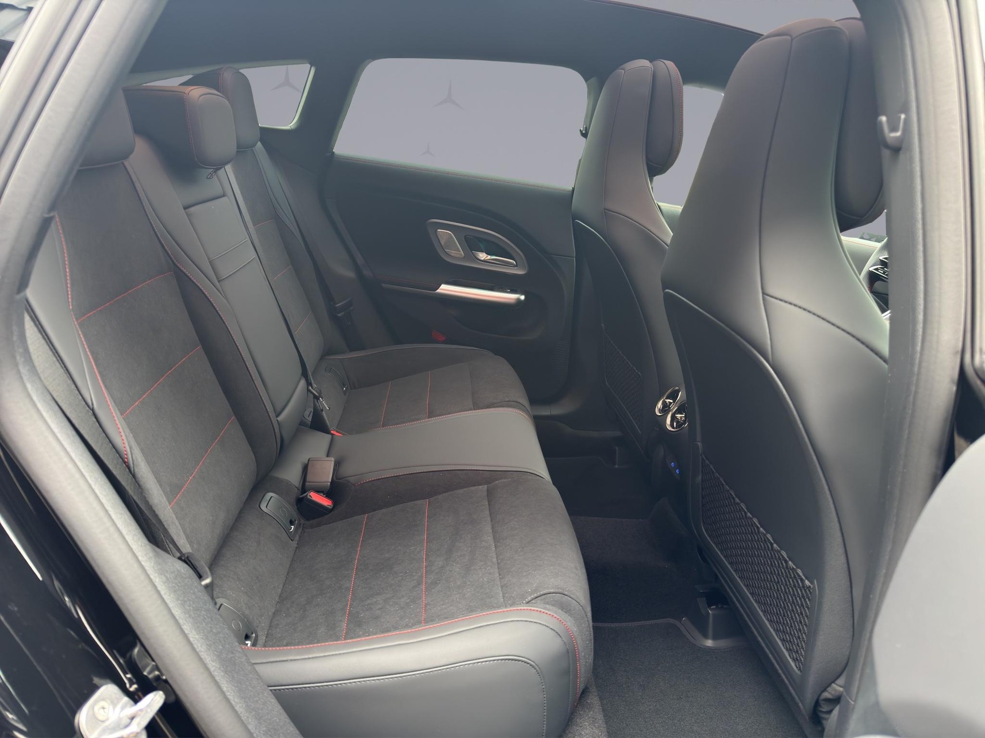 MERCEDES-BENZ CLA 220 4-Matic Shooting Brake-image-17