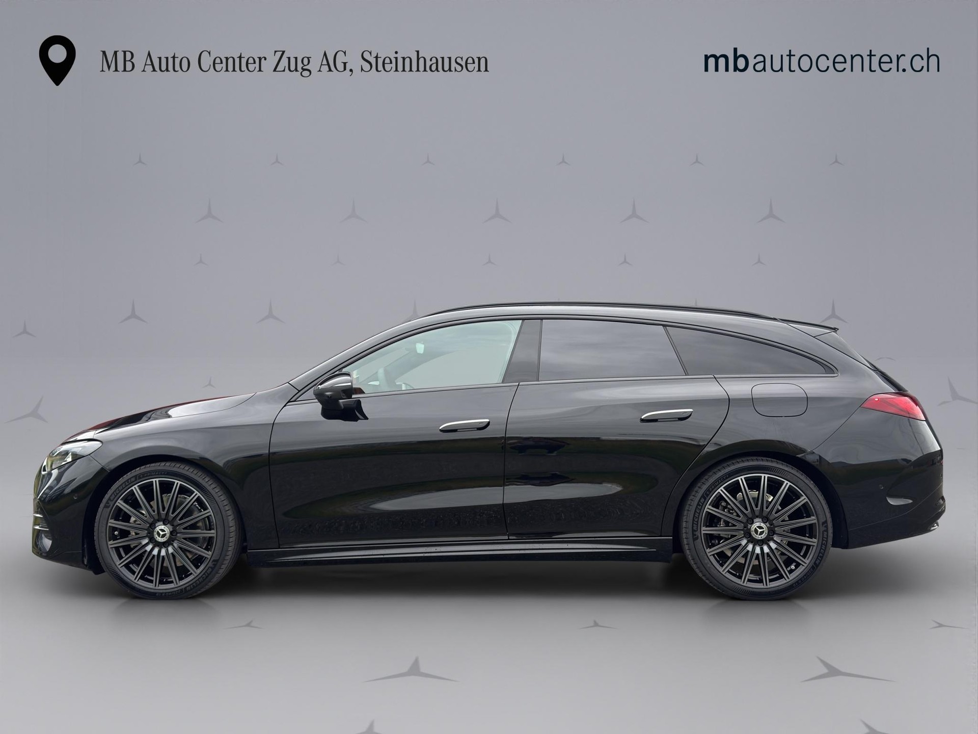 MERCEDES-BENZ CLA 220 4-Matic Shooting Brake-showroom-element-1