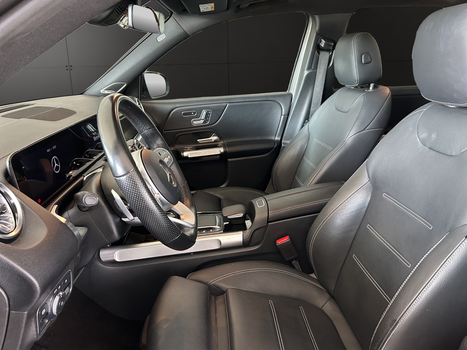 MERCEDES-BENZ GLB 250 4Matic AMG Line 8G-Tronic-image-8