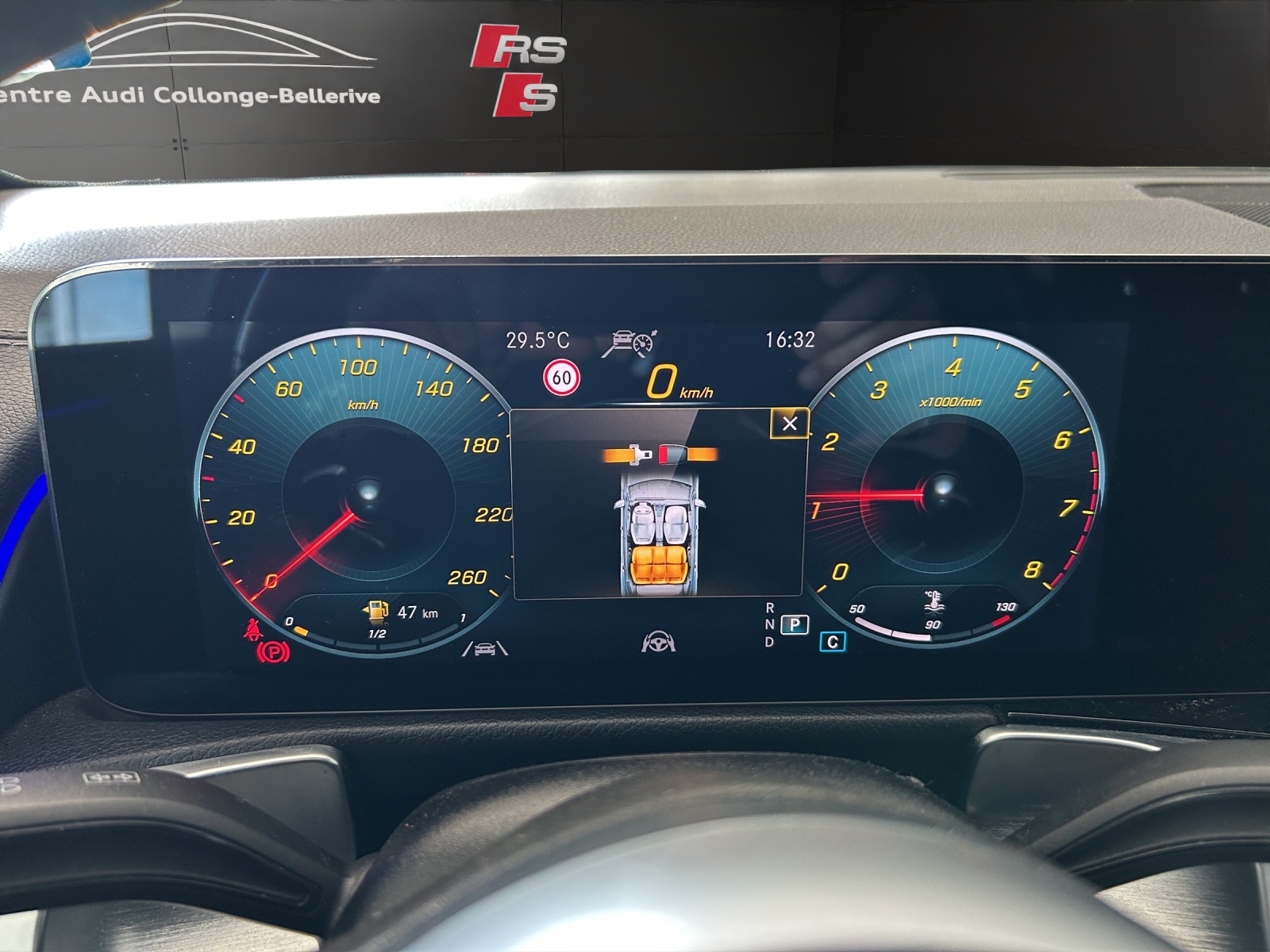 MERCEDES-BENZ GLB 250 4Matic AMG Line 8G-Tronic-image-10
