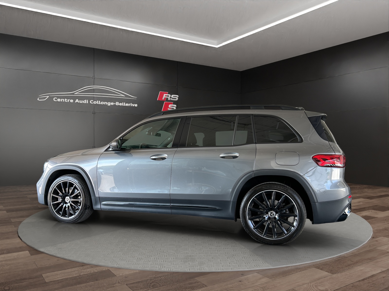 MERCEDES-BENZ GLB 250 4Matic AMG Line 8G-Tronic-showroom-element-2