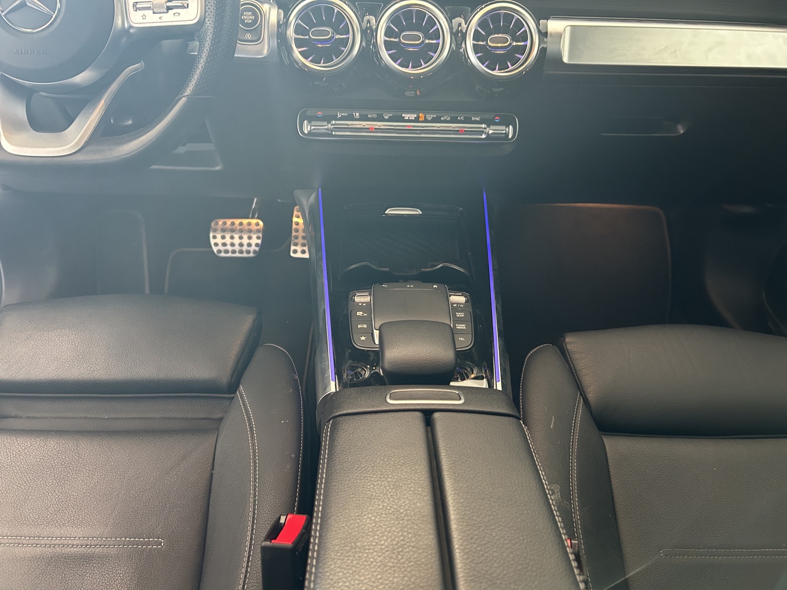 MERCEDES-BENZ GLB 250 4Matic AMG Line 8G-Tronic-image-13