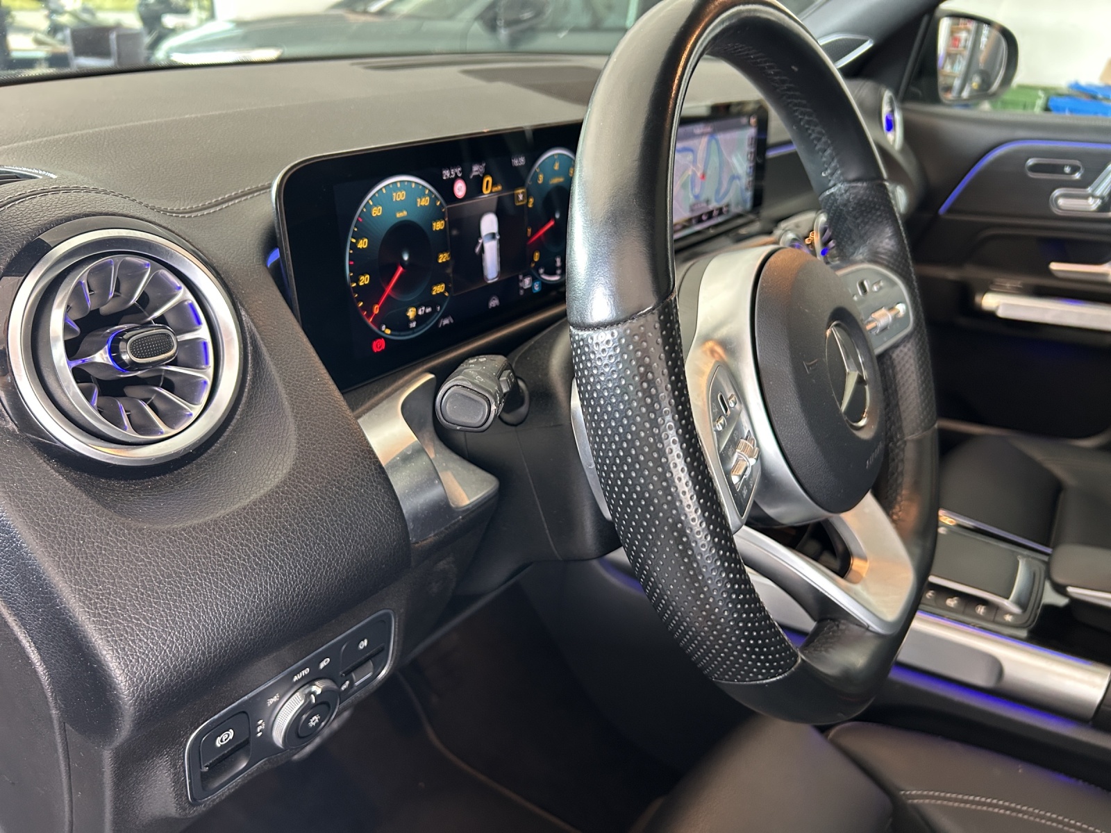 MERCEDES-BENZ GLB 250 4Matic AMG Line 8G-Tronic-image-19