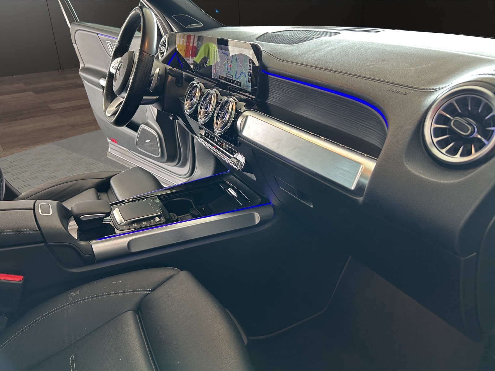 MERCEDES-BENZ GLB 250 4Matic AMG Line 8G-Tronic-image-20