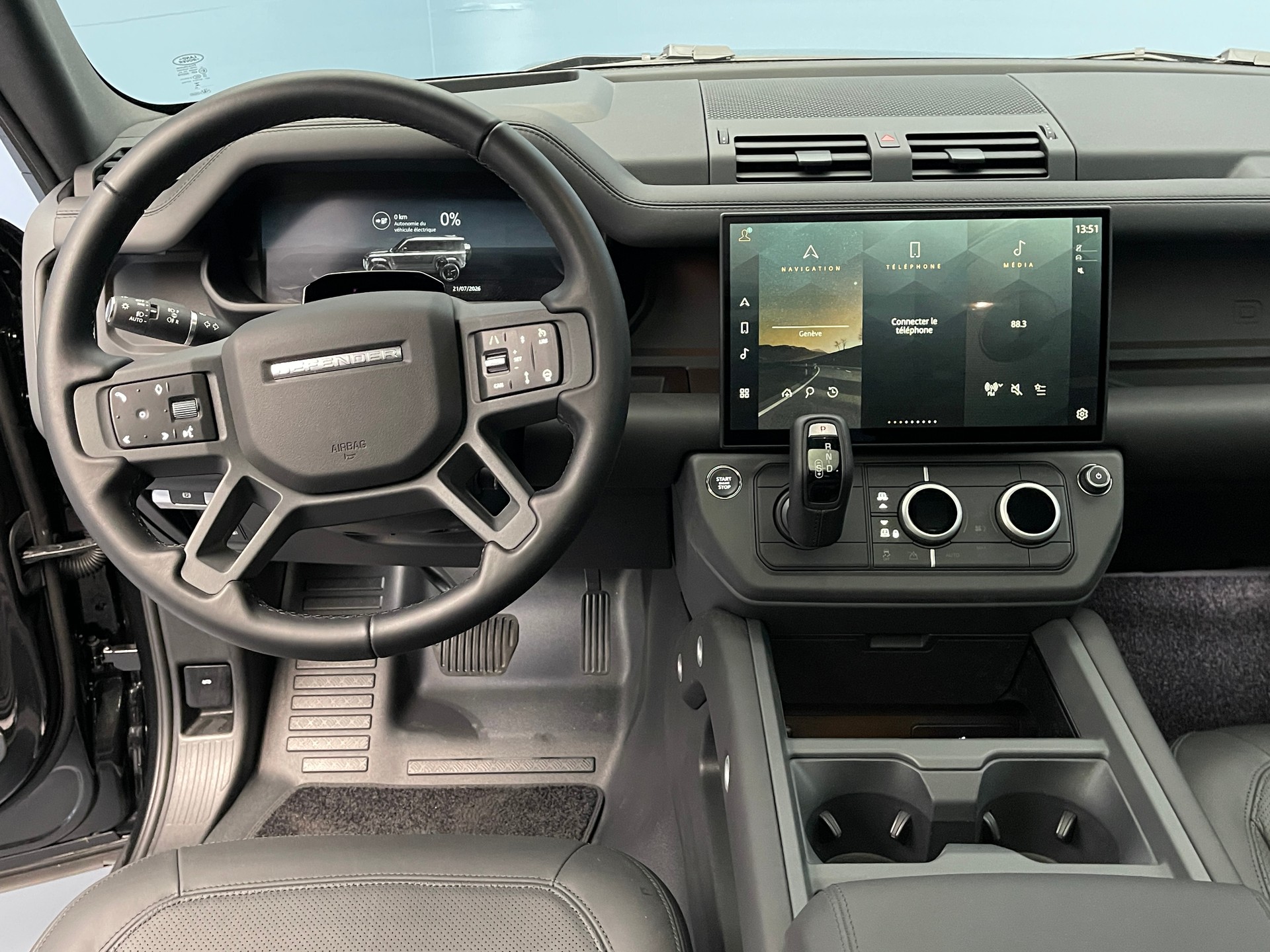 LAND ROVER Defender 110 2.0 P300e X-Dynamic HSE-image-5