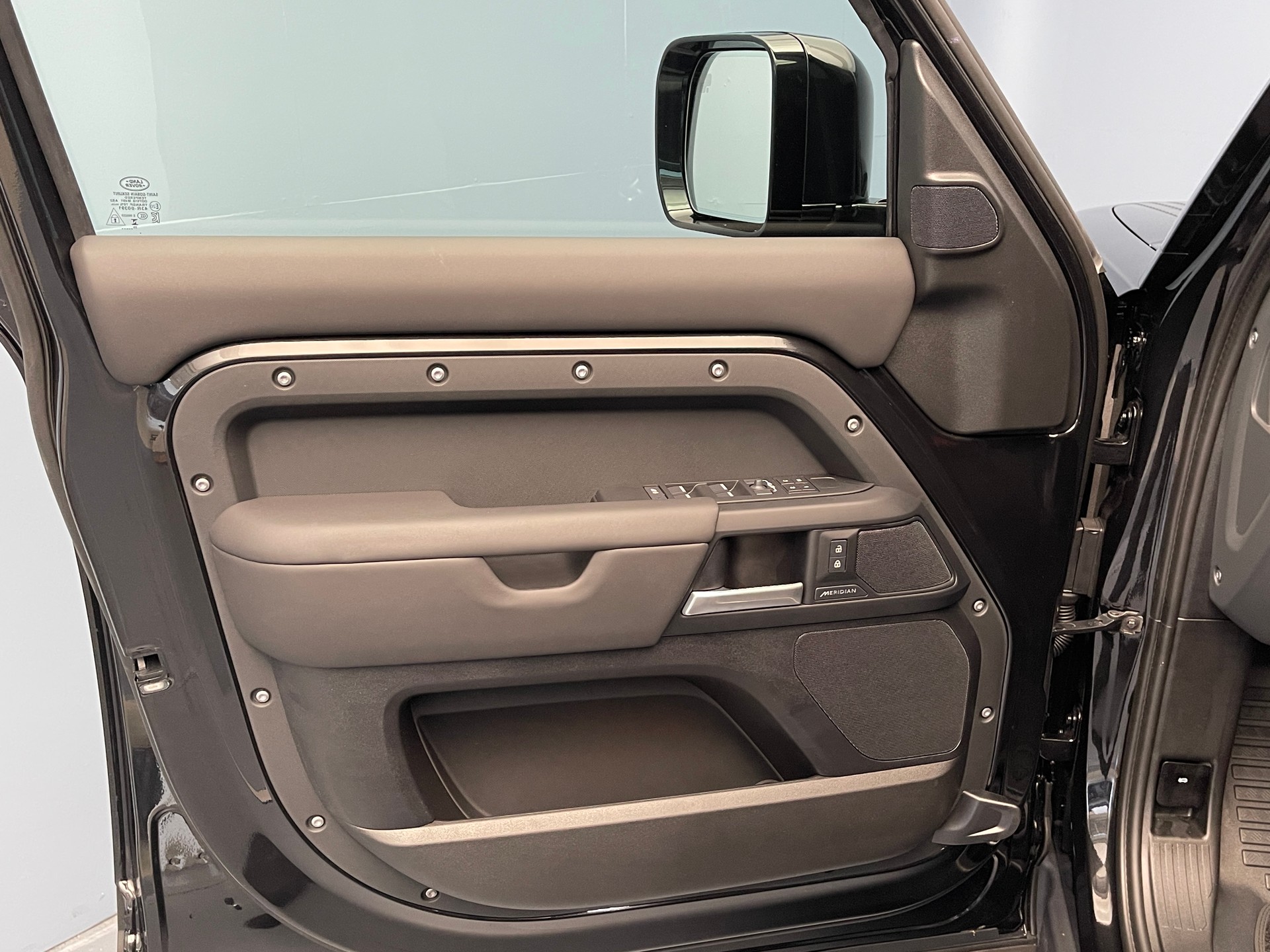 LAND ROVER Defender 110 2.0 P300e X-Dynamic HSE-image-10