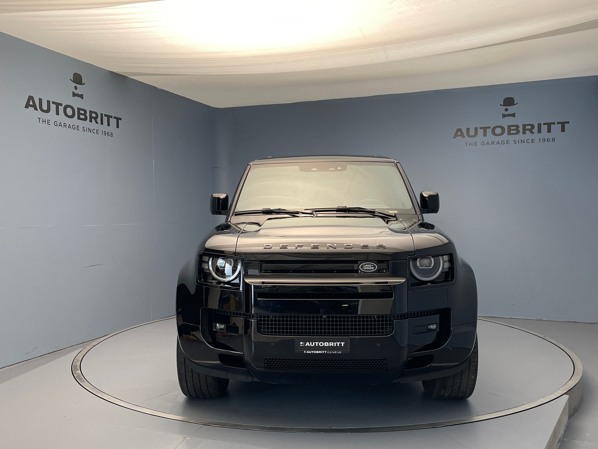 LAND ROVER Defender 110 2.0 P300e X-Dynamic HSE-showroom-element-1
