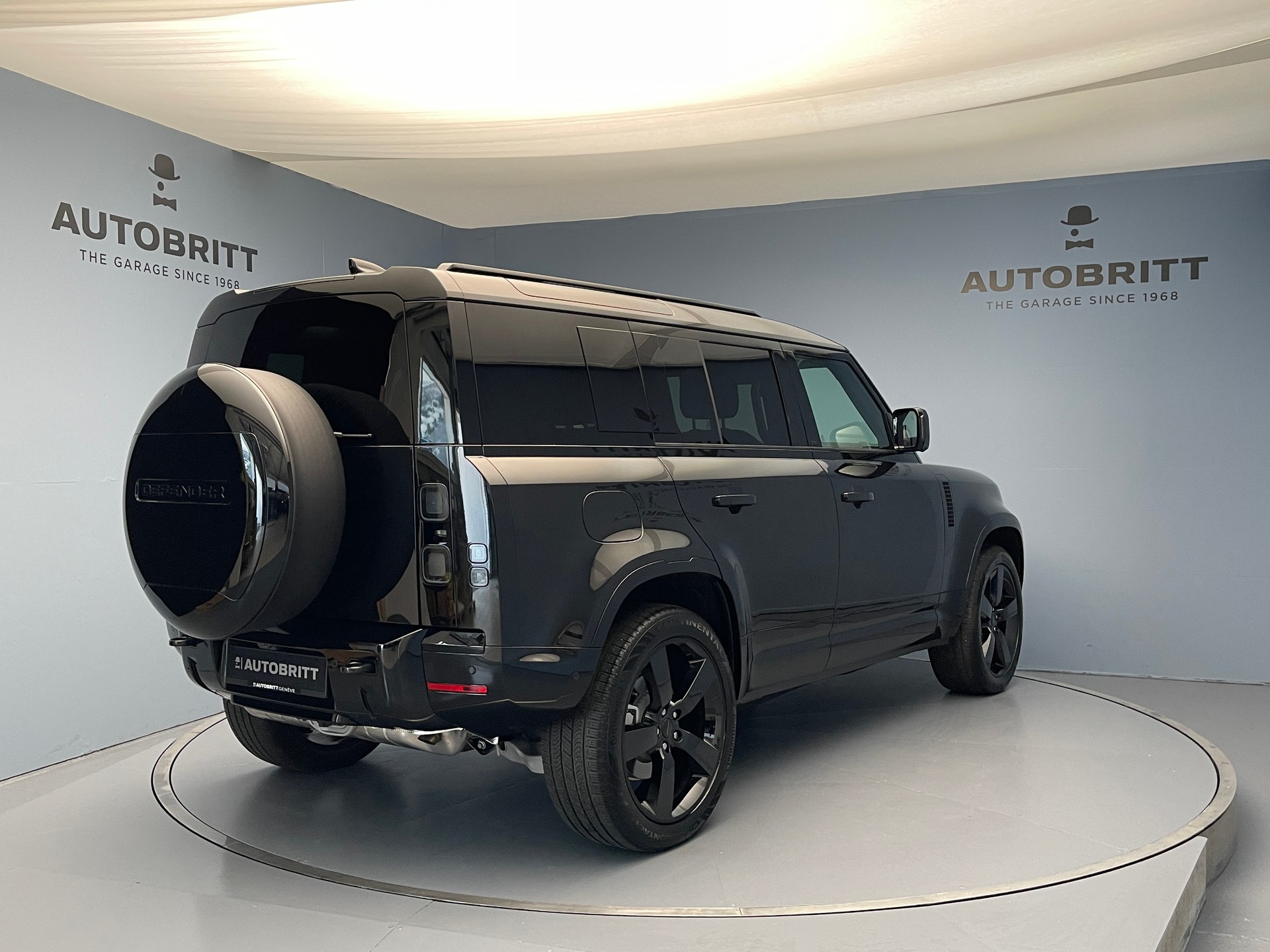 LAND ROVER Defender 110 2.0 P300e X-Dynamic HSE-showroom-element-3