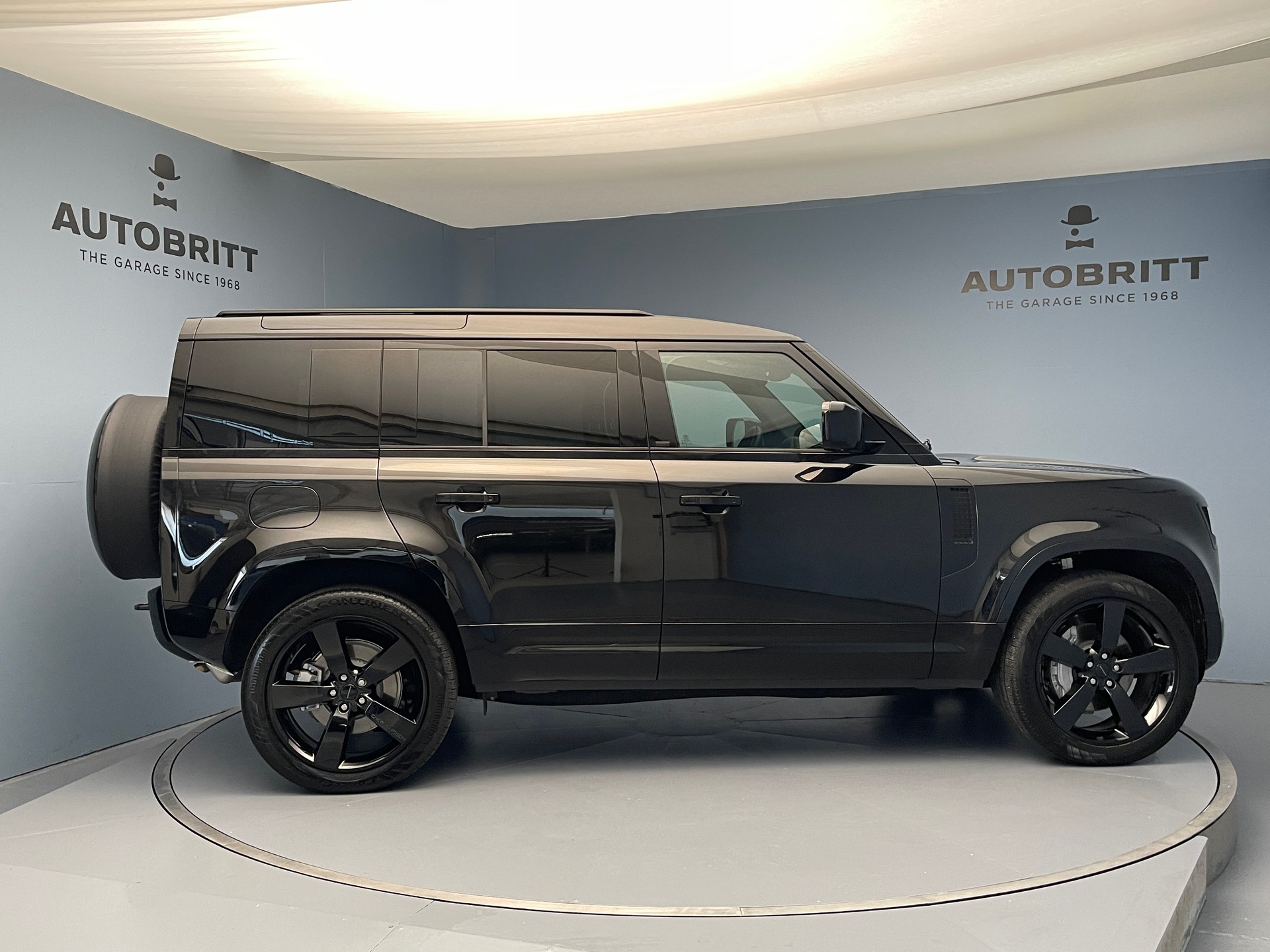 LAND ROVER Defender 110 2.0 P300e X-Dynamic HSE-showroom-element-2