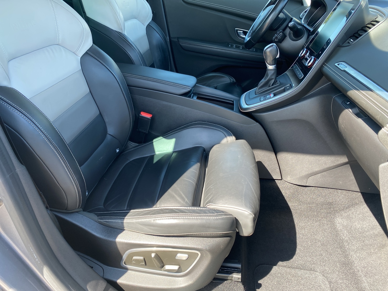 RENAULT Scénic 1.6 dCi Initiale Paris EDC-image-10
