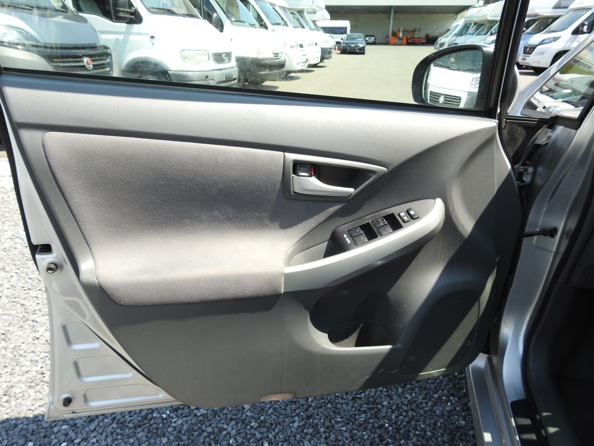 TOYOTA Prius 1.8 16V HSD Sol-image-10