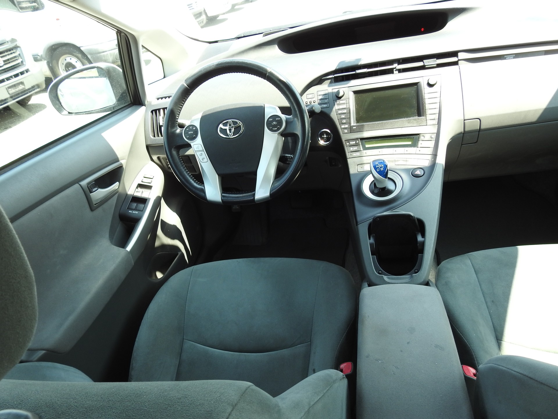 TOYOTA Prius 1.8 16V HSD Sol-image-18