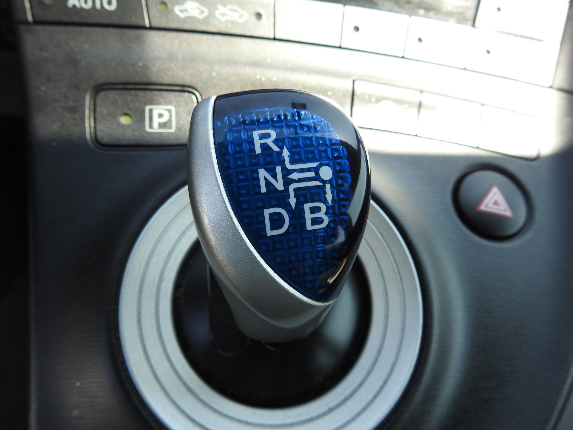TOYOTA Prius 1.8 16V HSD Sol-image-19