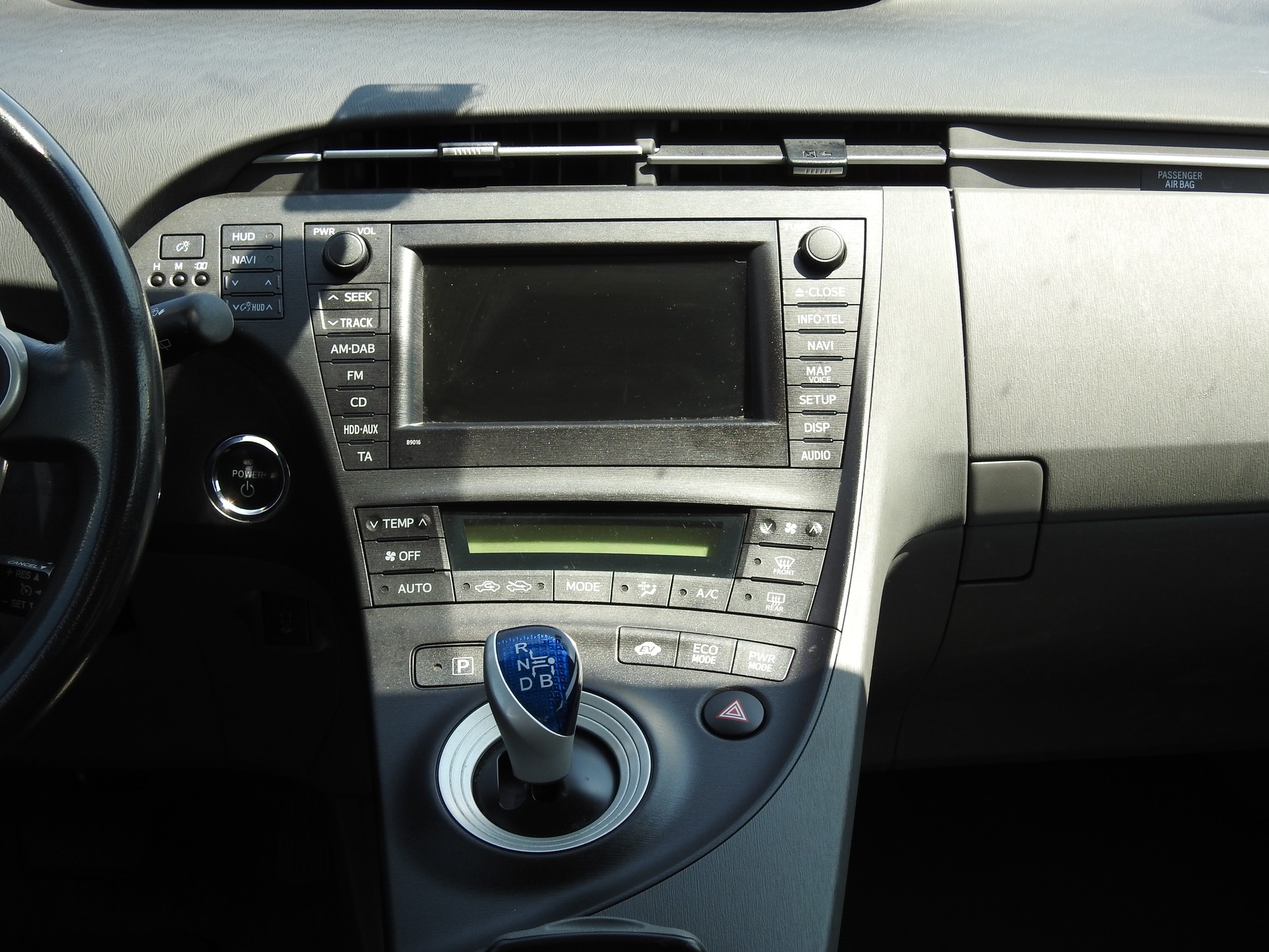 TOYOTA Prius 1.8 16V HSD Sol-image-16