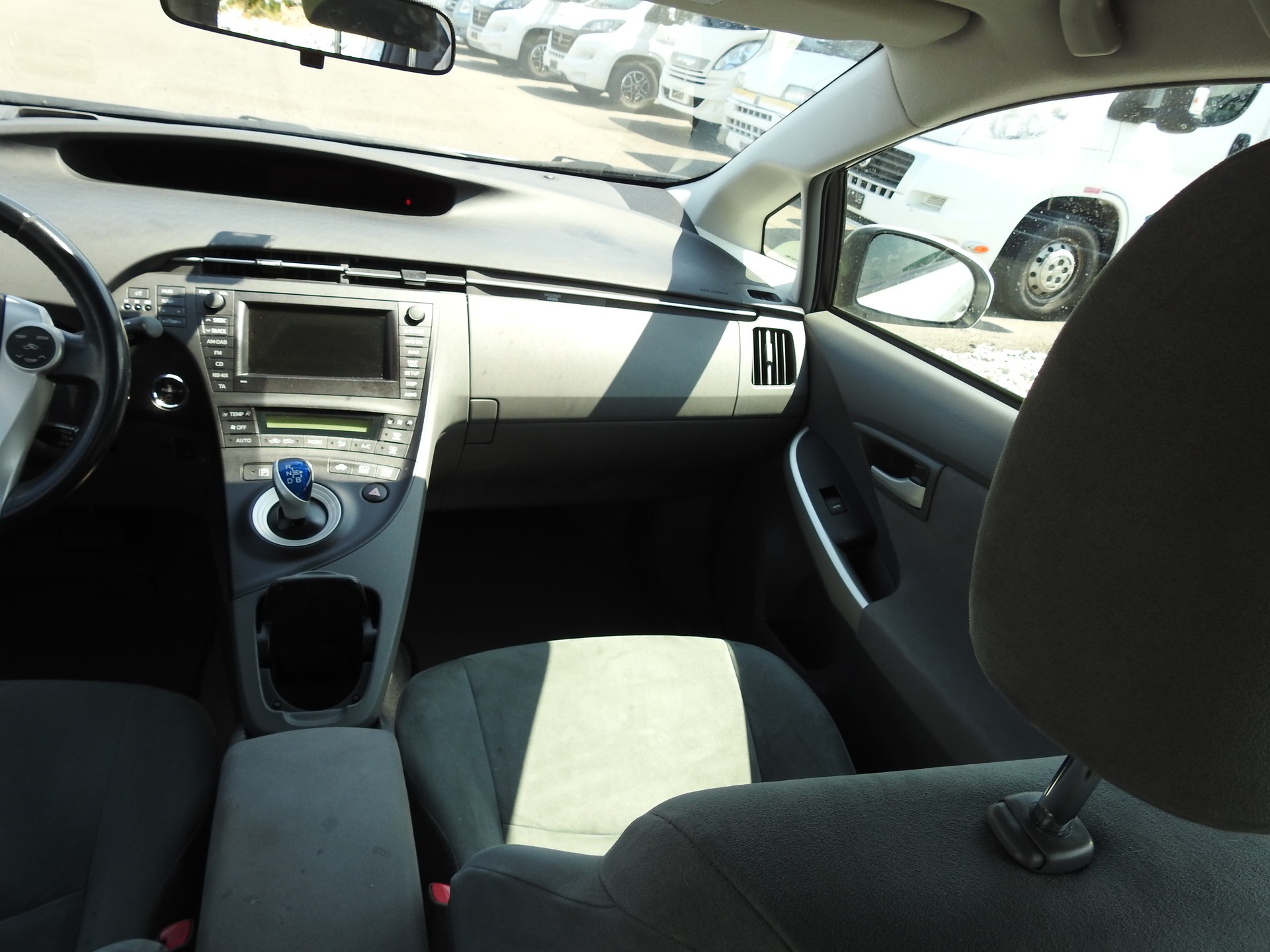 TOYOTA Prius 1.8 16V HSD Sol-image-17
