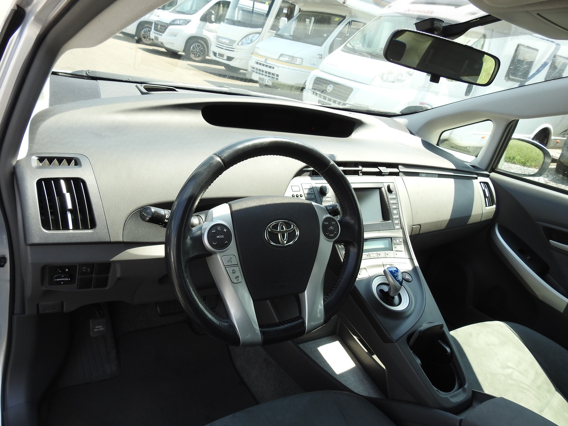 TOYOTA Prius 1.8 16V HSD Sol-image-11